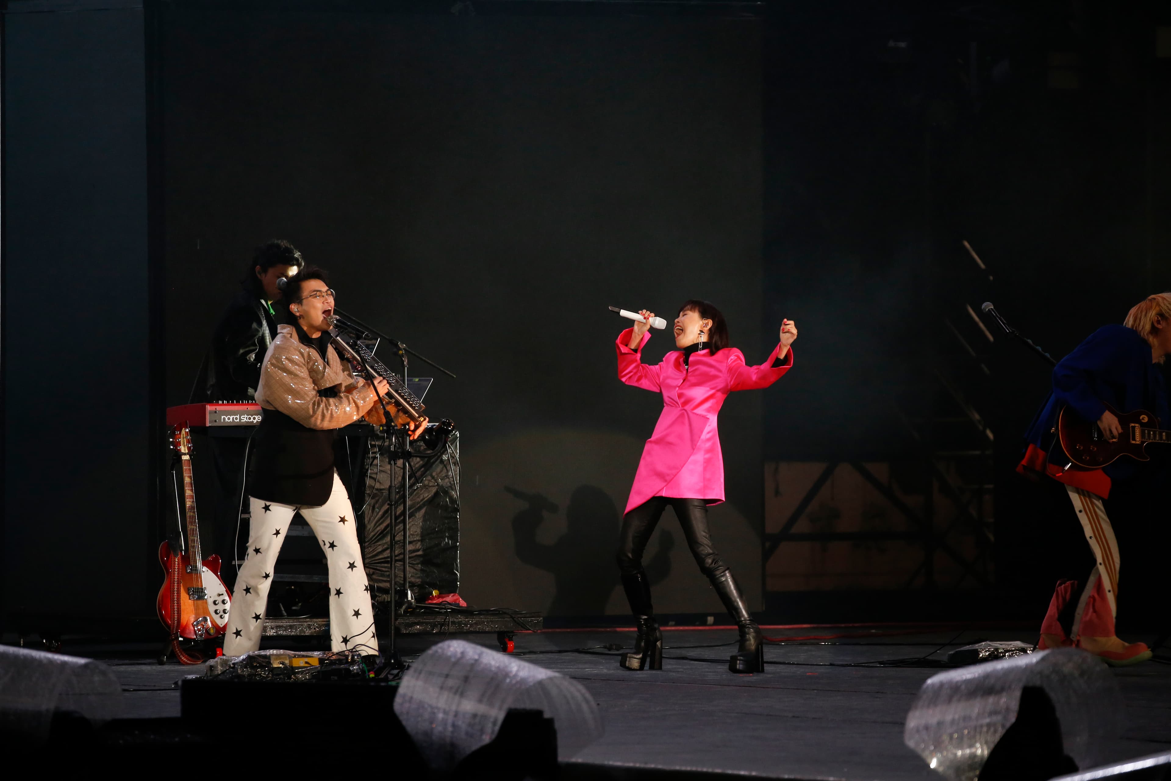 彭佳慧和美秀集團組成「彭美秀五金行」,在晚會大飆歌。