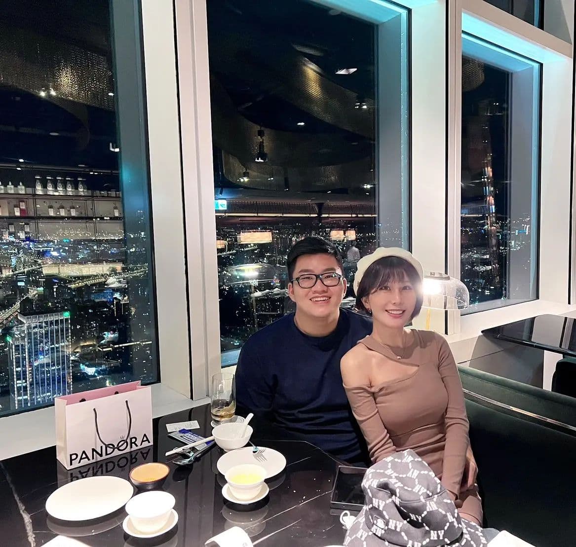 Joeman與Niya妮婭元旦雙雙公開認愛。(翻攝自Joeman臉書)
