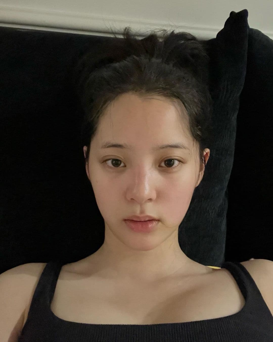 歐陽娜娜曬出素顏照,展現難得的小清新自然美。(翻攝自歐陽娜娜IG)