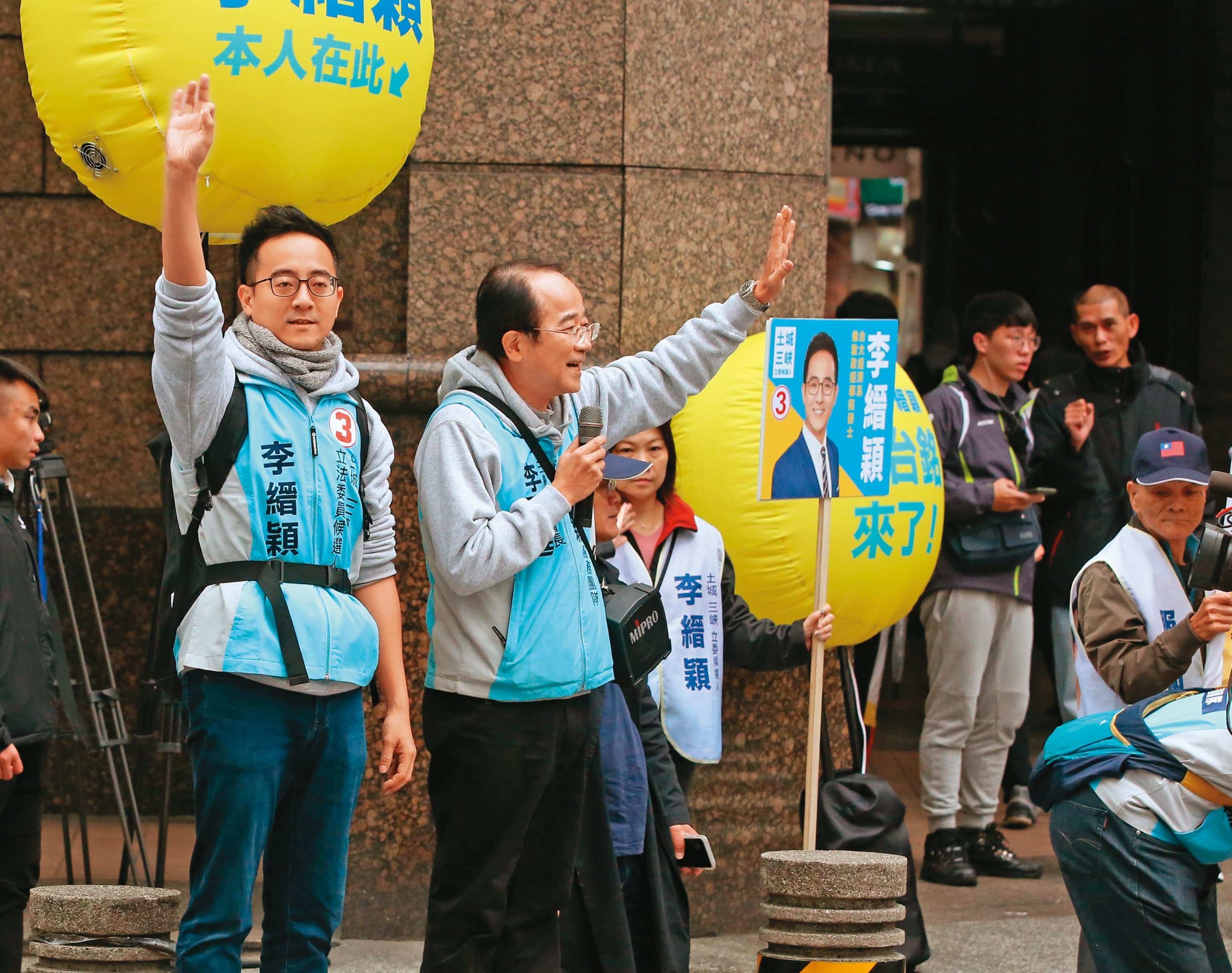 朱立倫重整地方勢力,派前立委李嘉進(右)之子李縉穎(左)擔任新竹市黨部主委。