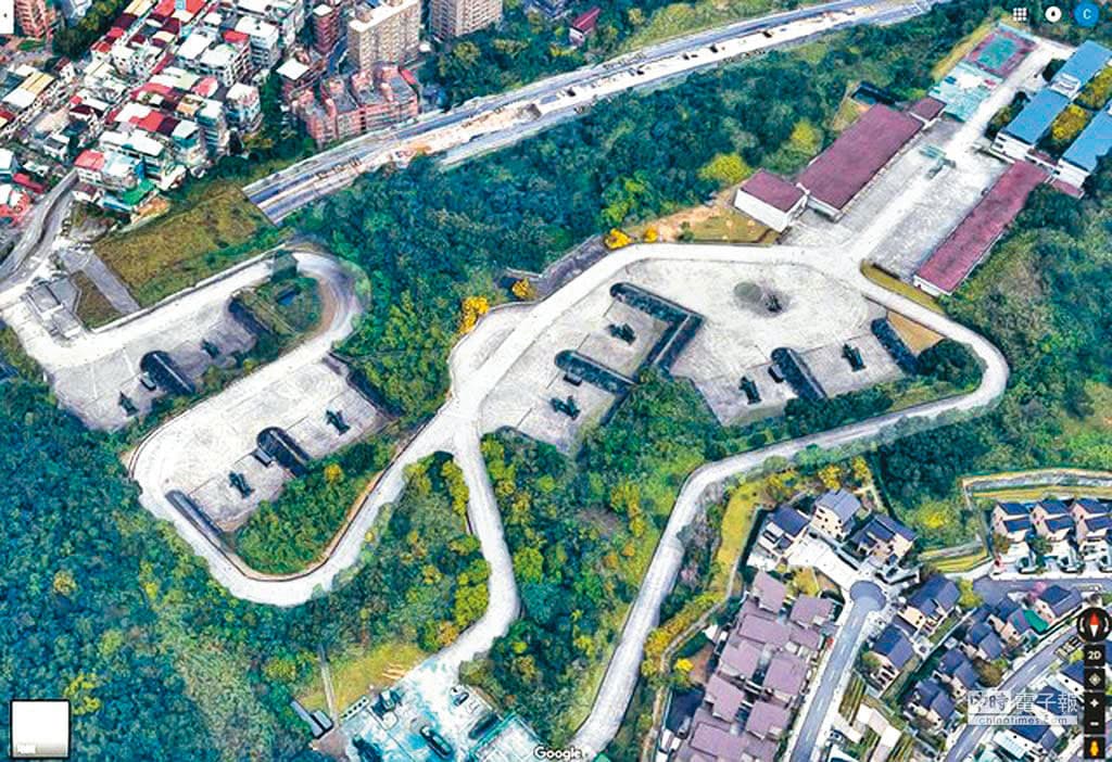 位在新店的飛彈陣地負責戍守大台北地區防空安全,雄三飛彈經緯儀誤送中國維修是否洩漏軍機,有待國安單位追查。(翻攝Google Maps)