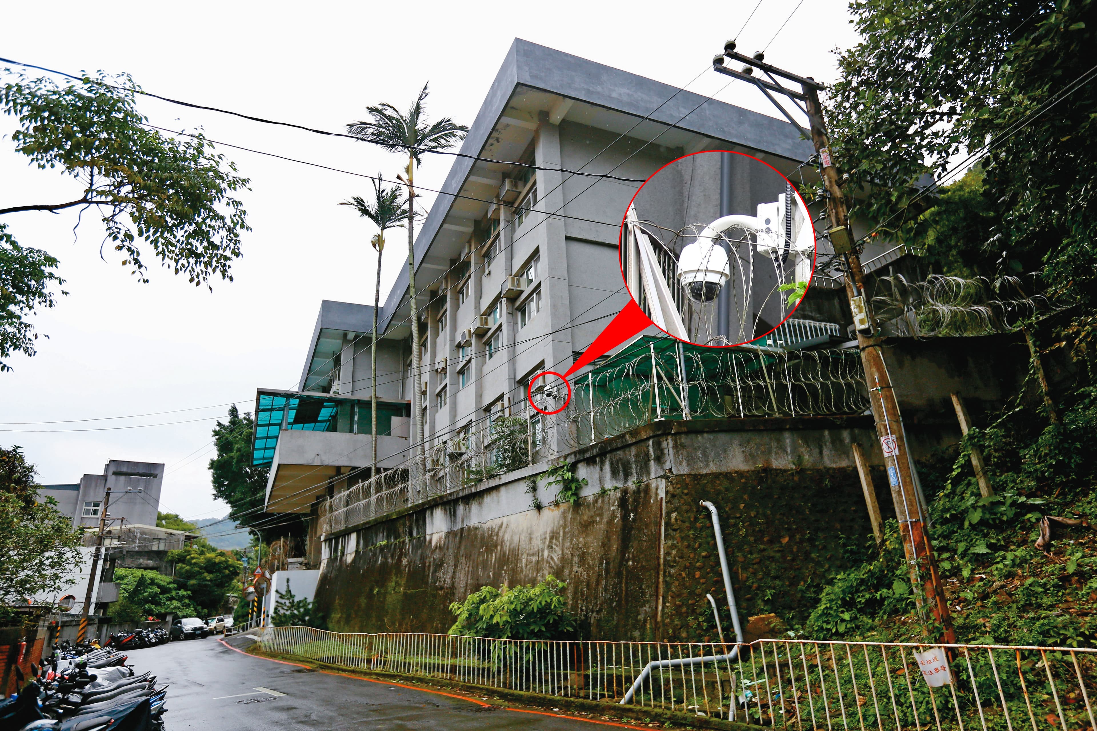 遭爆有陸製零組件的球型監視器,被裝設在國軍營區。