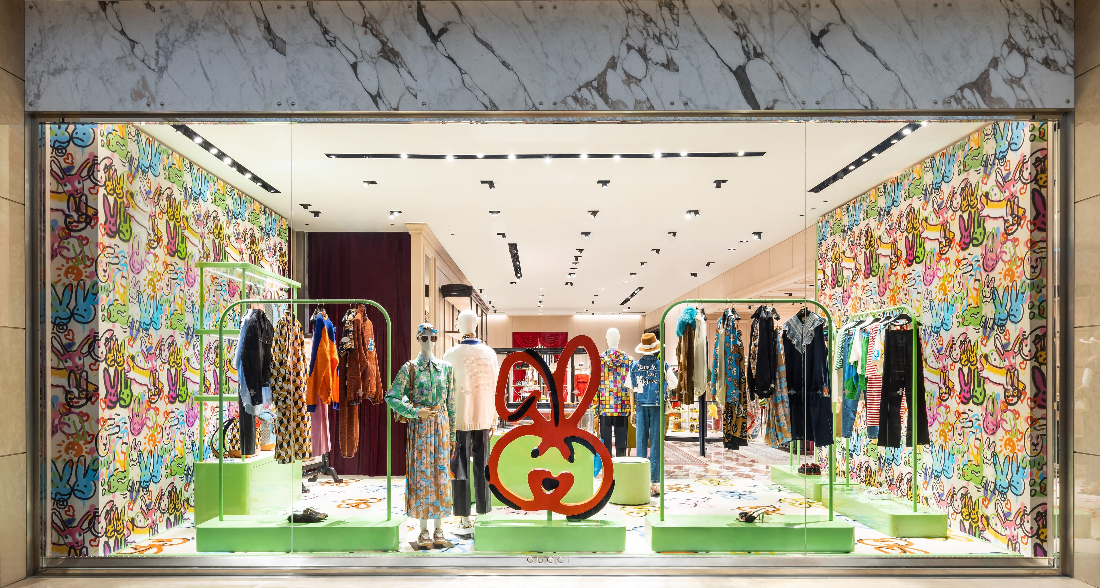 台北101 GUCCI專門店推出兔年主題限定系列店中店。(古馳提供)