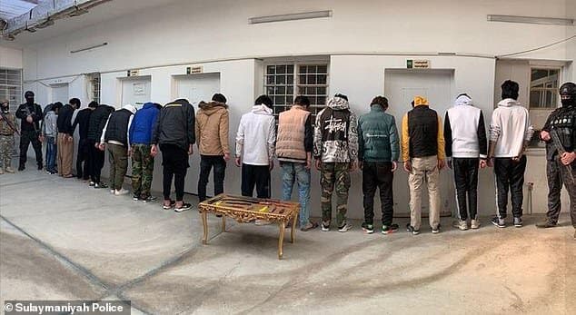 警方最後逮捕16人。（翻自《每日郵報》）