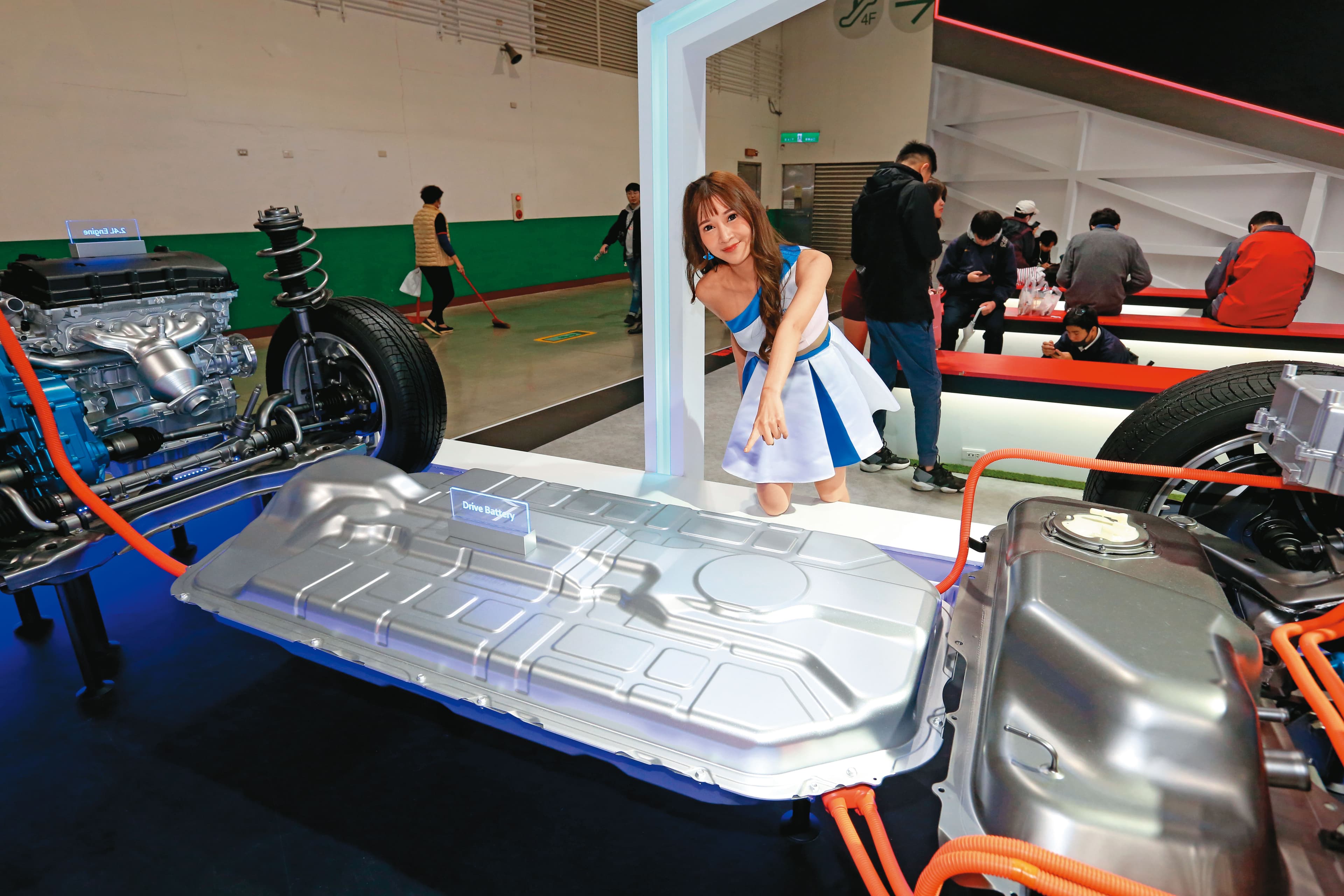宣明智建議,攸關小型電動車發展的電池,台廠應轉往固態電池等新材料電池發展才有突破機會。