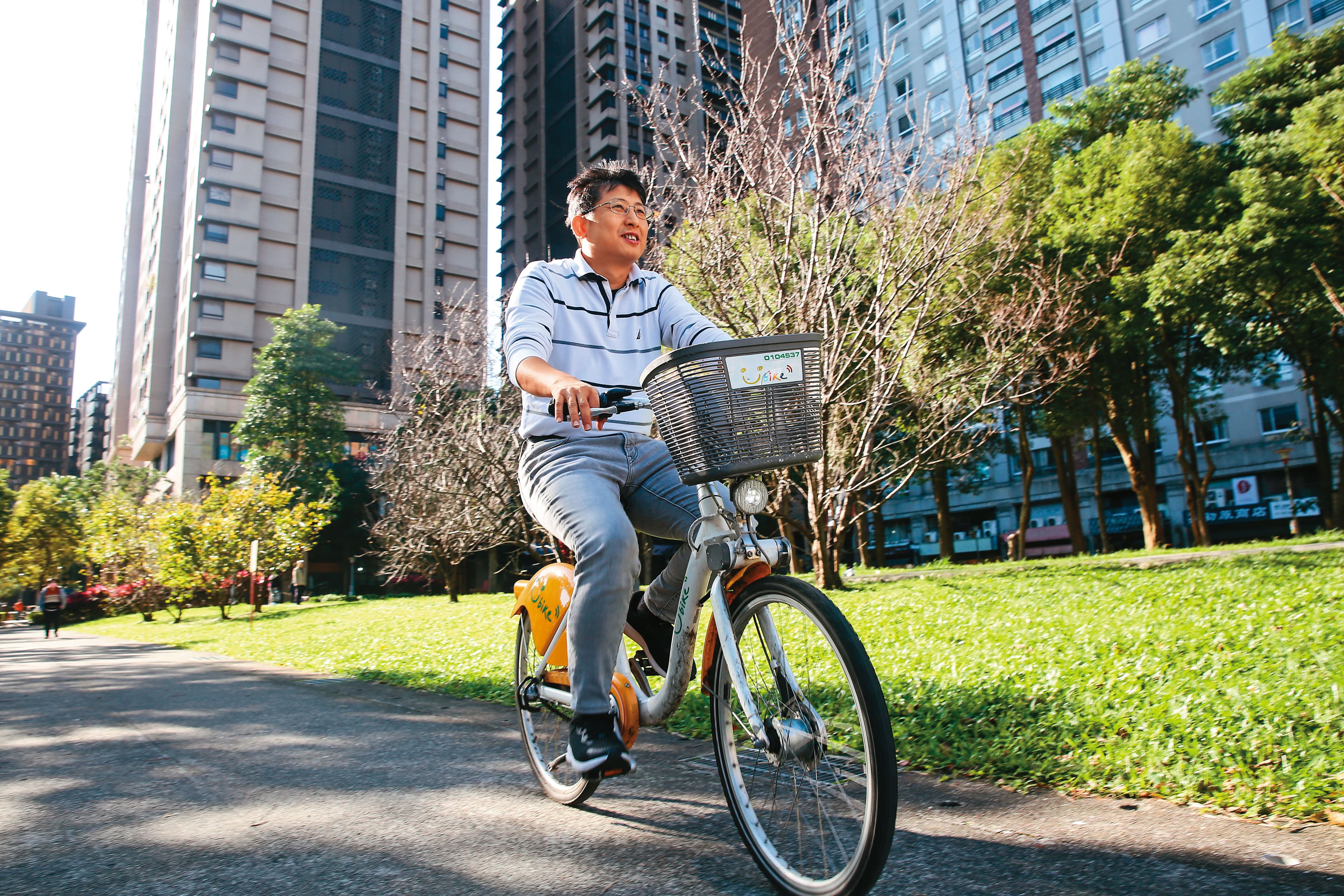 不上班之後,股魚愜意安排生活,經常騎腳踏車運動。