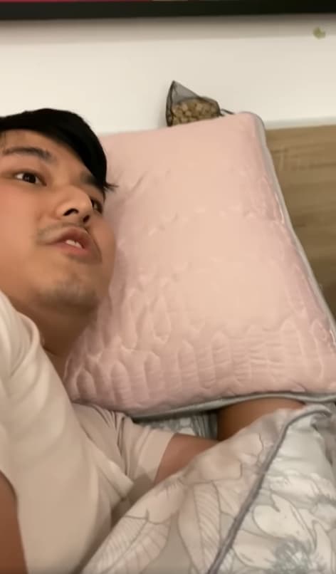 宋先生深夜公開影片控小甜甜「先踹我才回擊」。(翻攝臉書)