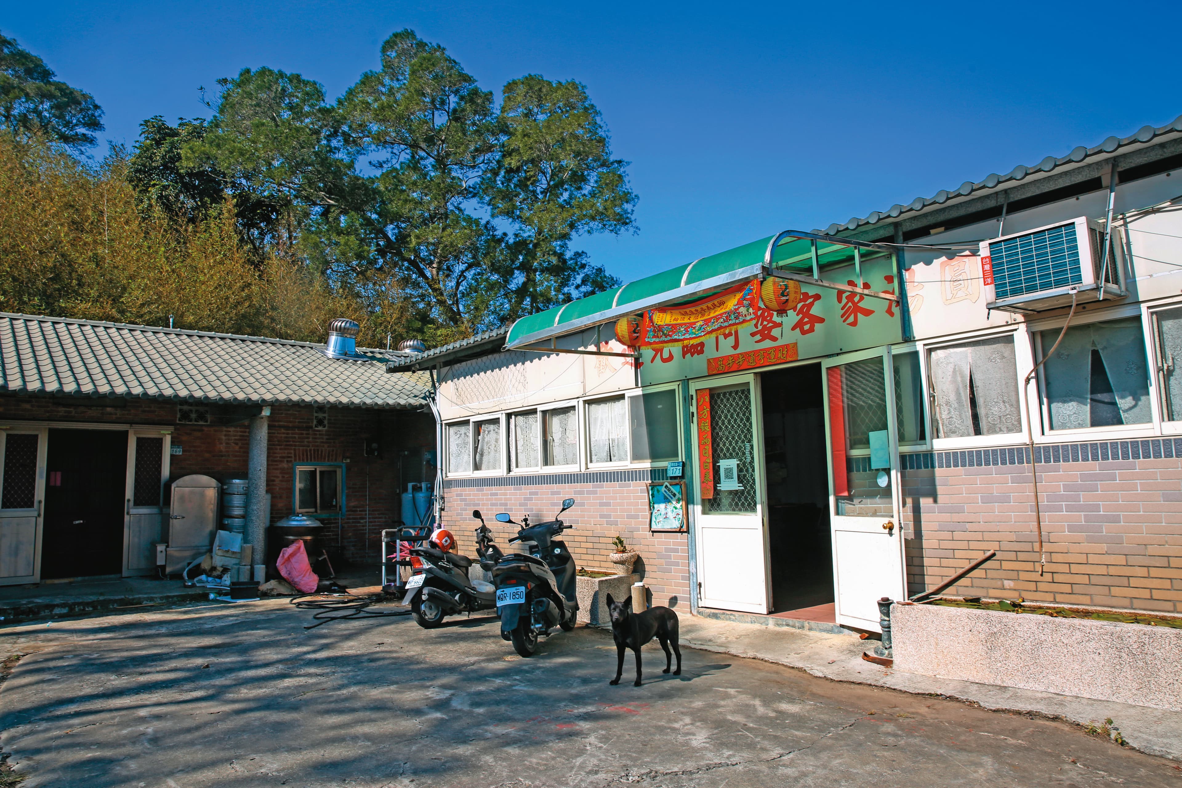 阿婆客家湯圓位在新竹縣寶山鄉的山上,外觀宛若一般民宅,很有農村感。