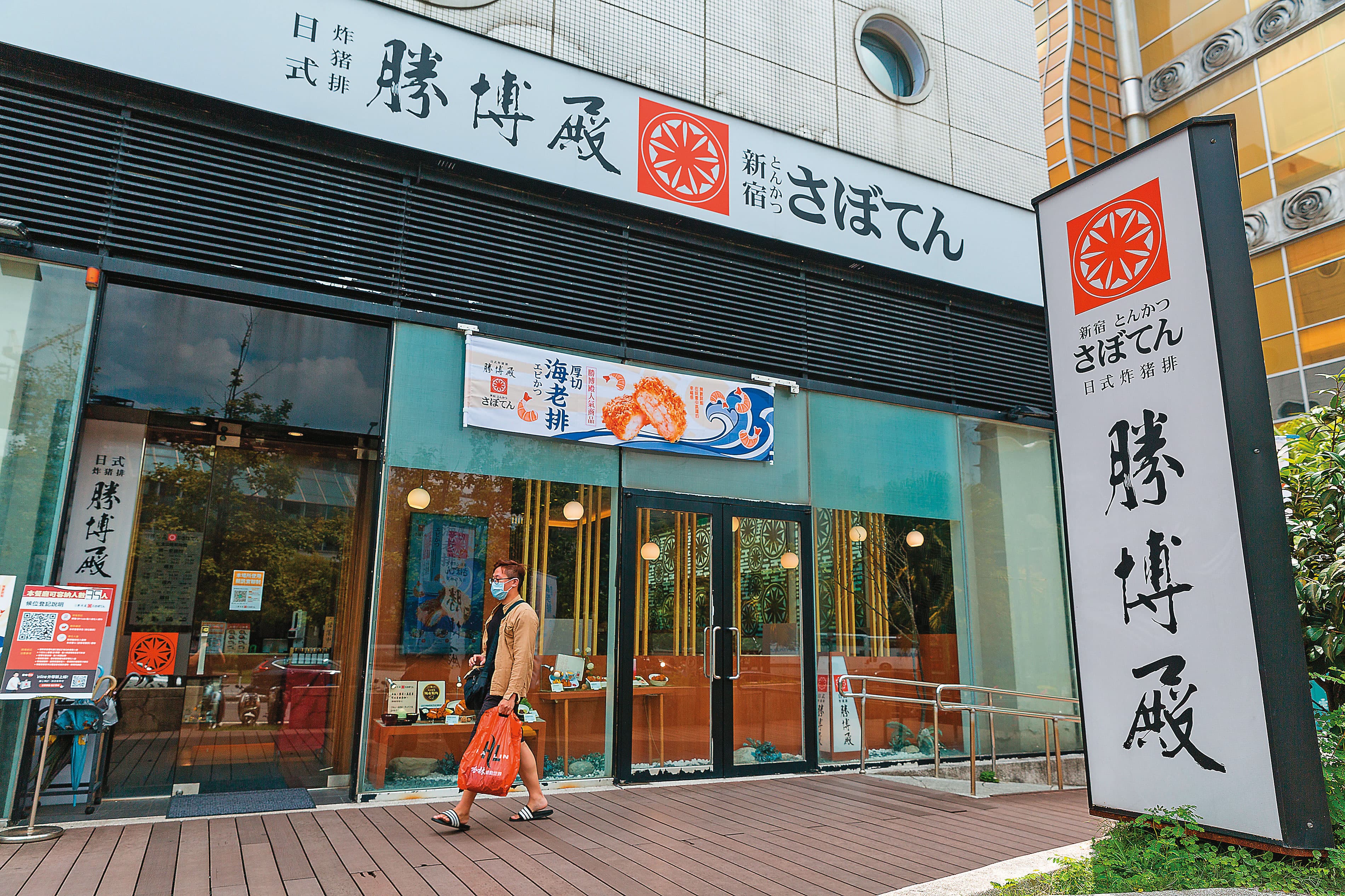 大成跨足餐飲事業,包括勝博殿、中一排骨、香港茶餐廳檀島都是旗下品牌。