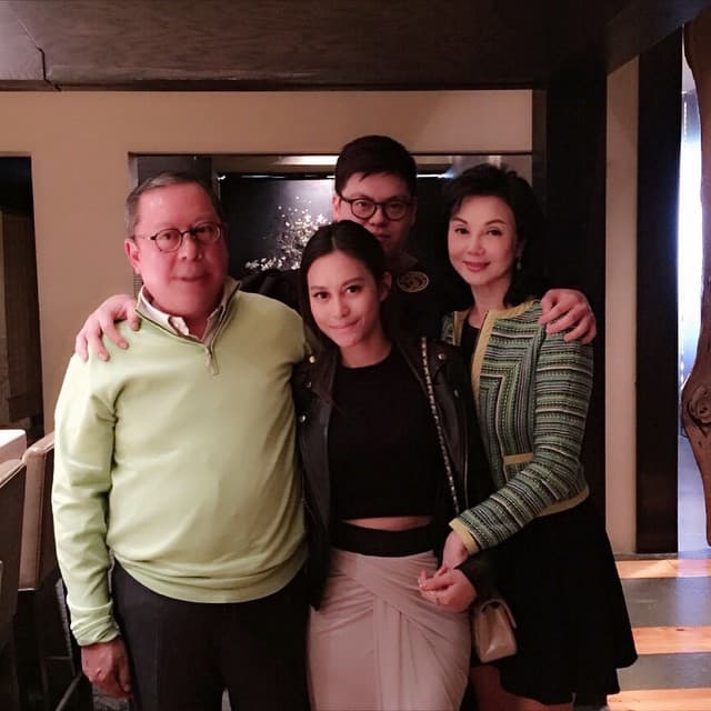 和林建岳離婚後,謝玲玲說親情緣分早就重於愛情,「也很感謝他在教育孩子方面給我尊重和配合。」(翻攝自謝玲玲IG)