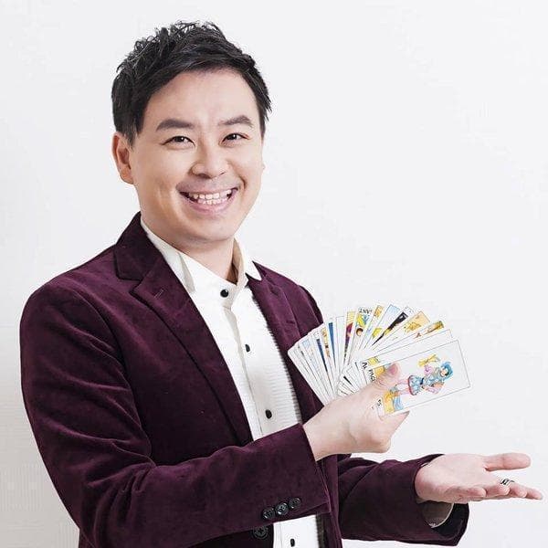 星座塔羅專家小孟老師為清水孟創辦人,曾任《壹週刊》《蘋果日報》等多家報章雜誌專欄作家。(小孟老師提供)