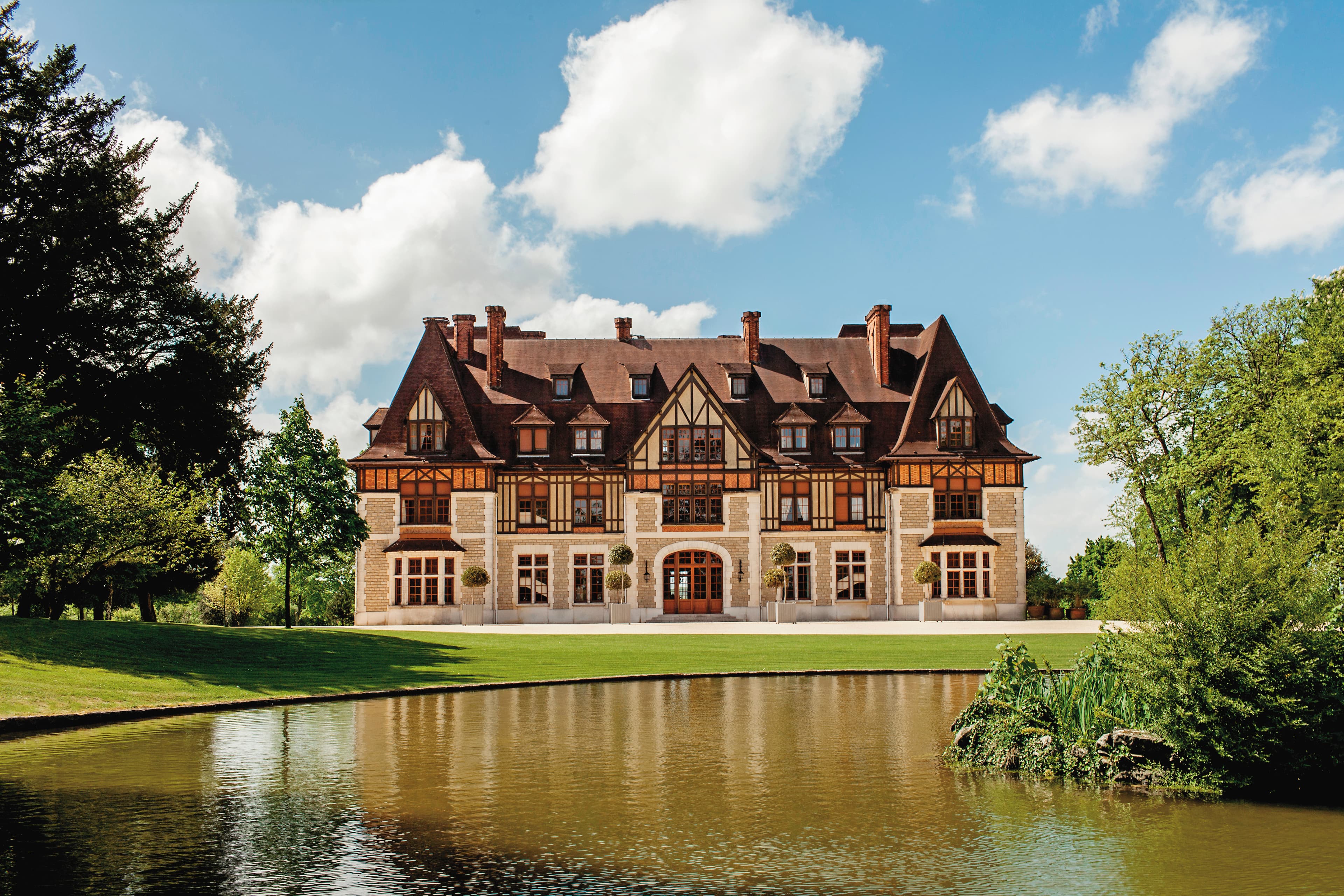 法國干邑地區附近的古老尚提莊園(Chateau de Chanteloup),是馬爹利招待來訪貴賓的宅邸,馬爹利尚選XXO這款酒,就是以此莊園來命名。