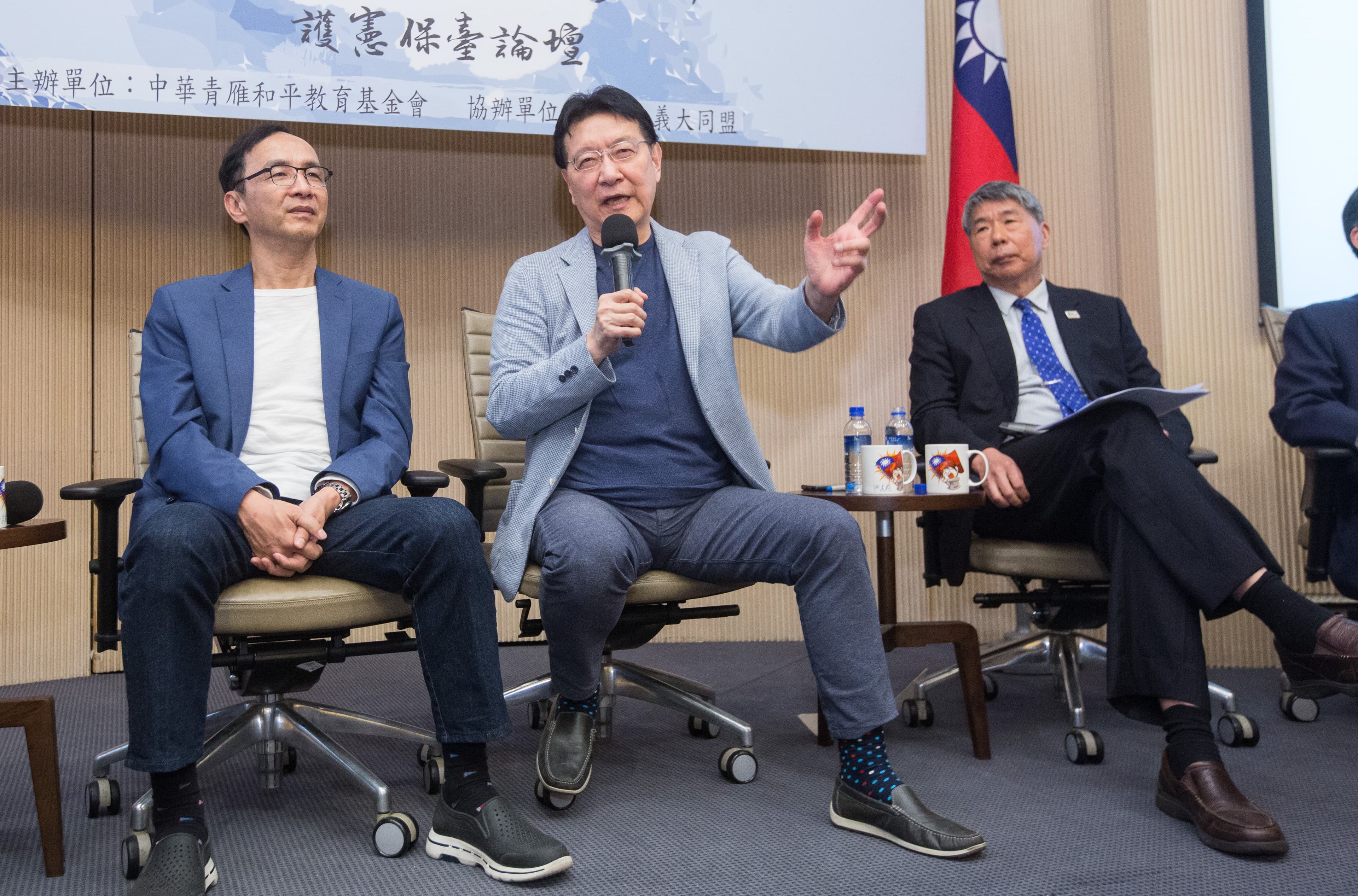 中廣董事長趙少康（中）也有意參加2024黨內初選，張亞中（右）今也做出表態，但朱立倫（左）並未給出正面回應。（本刊資料照）