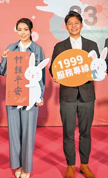 謝泊泓(右)不僅是柯文哲核心幕僚,還獲高虹安(左)重用入竹市府當官。(翻攝新竹市政府官網)
