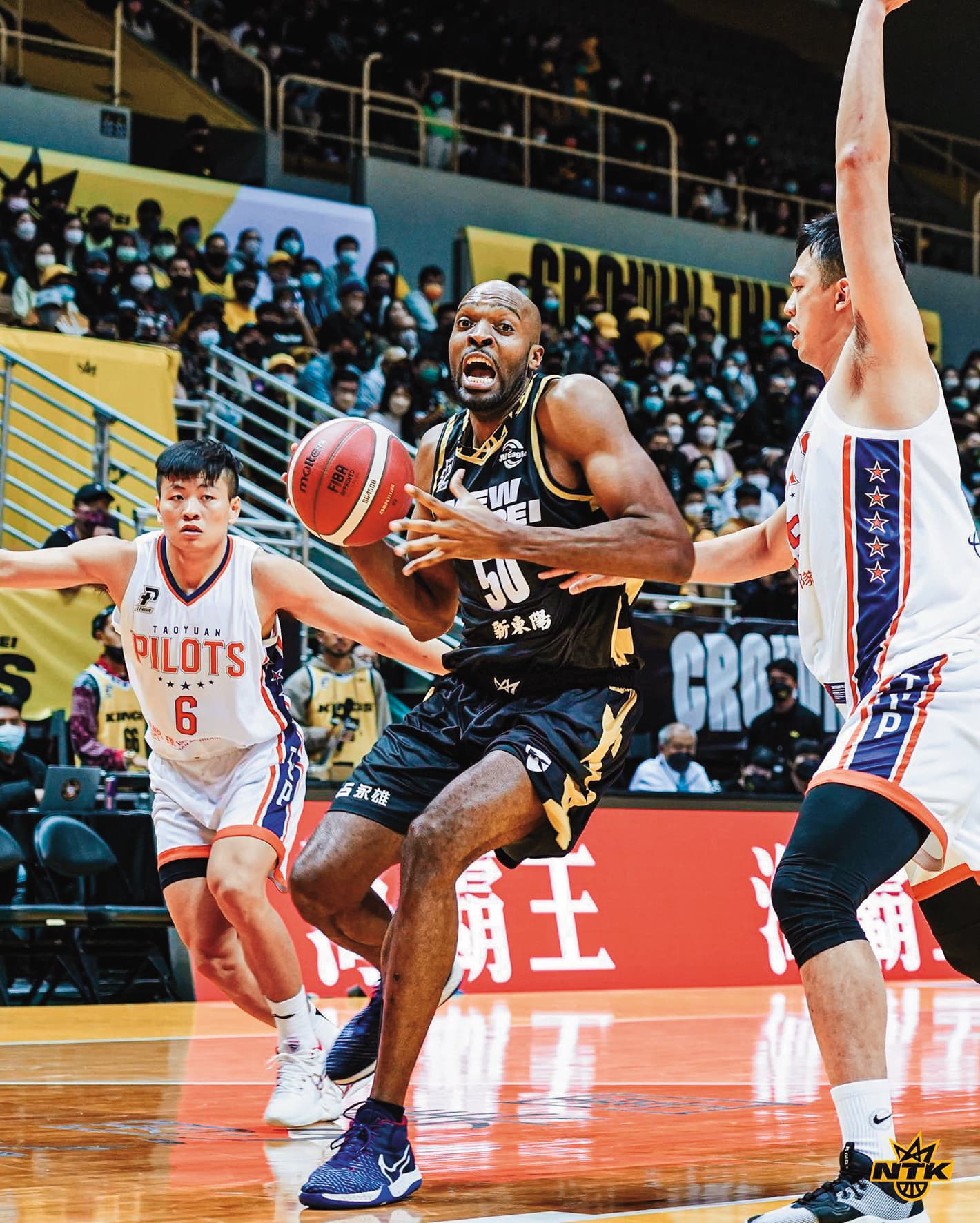 戴維斯是台灣籃壇第一位歸化球員,目前效力於P. LEAGUE+新北國王隊。(翻攝自新北國王臉書粉專)
