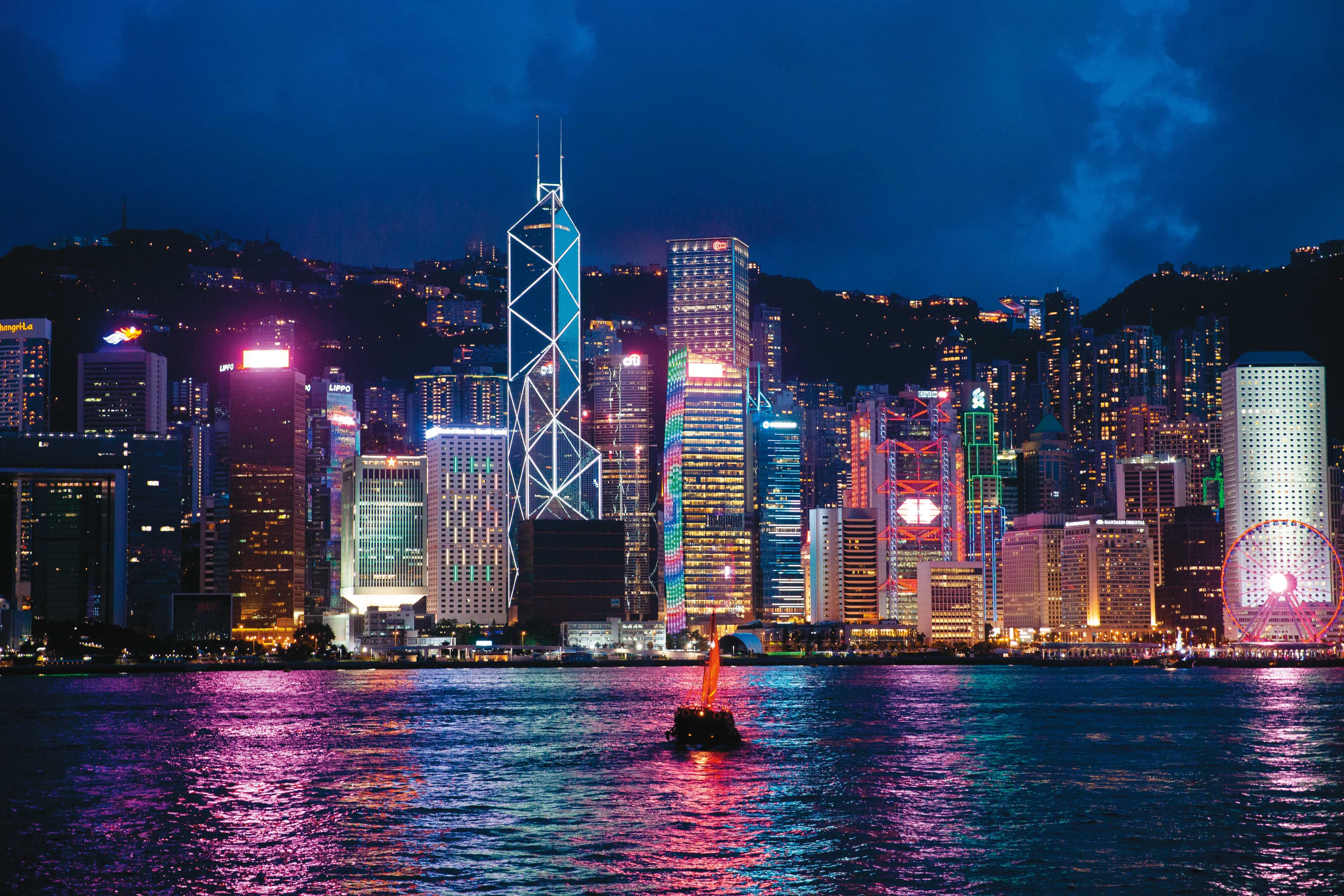 葉逢明近年密集赴中國返台後,家人在港、澳地區的銀行帳戶就會出現大筆可疑資金,檢調正追查是否涉及不法。