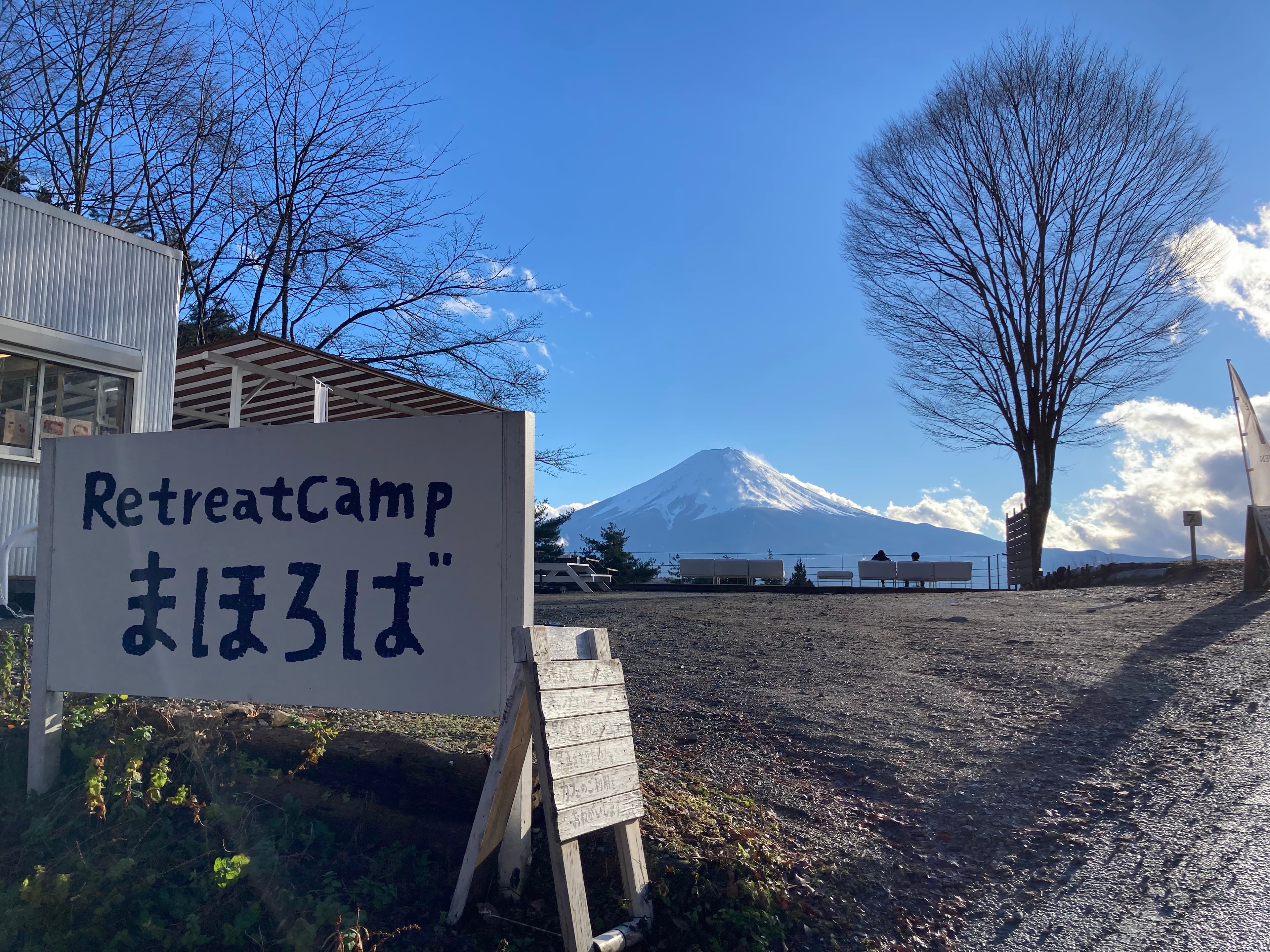在前往天空鳥居的路上，會先經過露營場「リトリートキャンプ まほろば」，景色一絕。