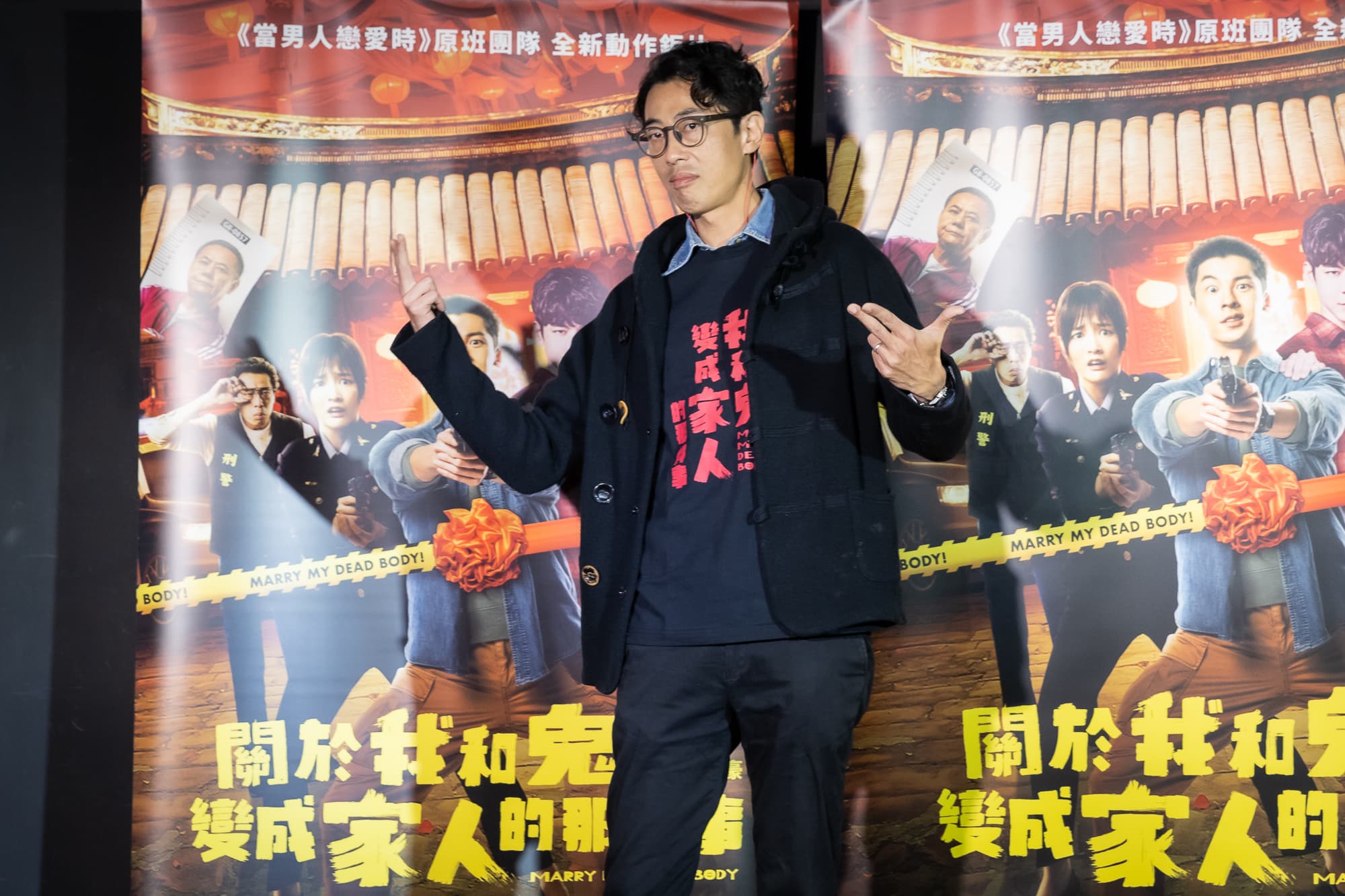 片中馬念先慘遭香爐敲頭,該道具香爐就是曾在《當男人戀愛時》把邱澤敲得頭破血流的「阿成香爐」。(金盞花大影業提供)