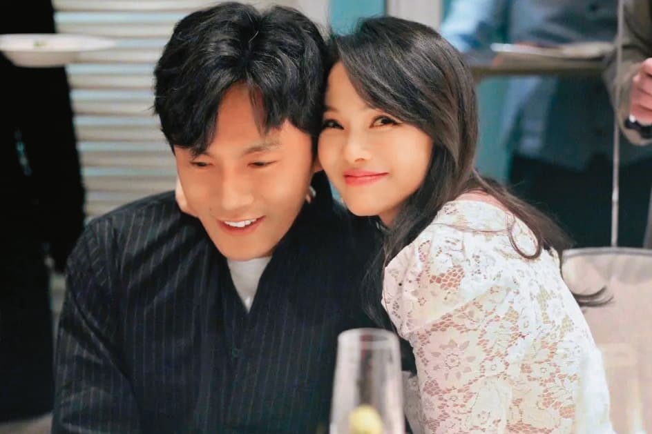伊能靜和秦昊輪流陪伴女兒,也分頭接喜歡的工作。(伊能靜微博)