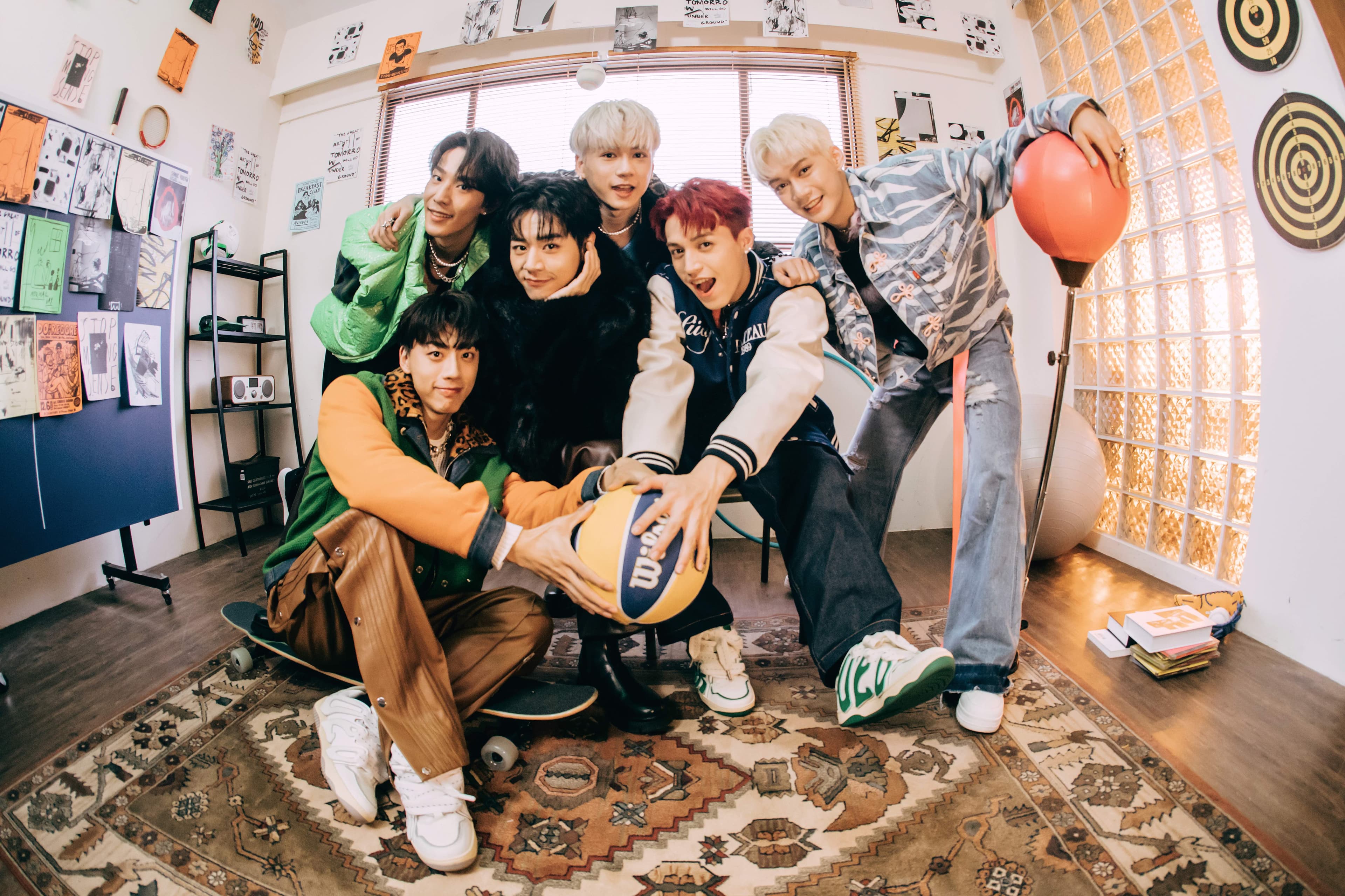 直球告白式情歌祖安全程「男友感」笑著唱,甜蜜爆擊更加倍。(索尼音樂提供)