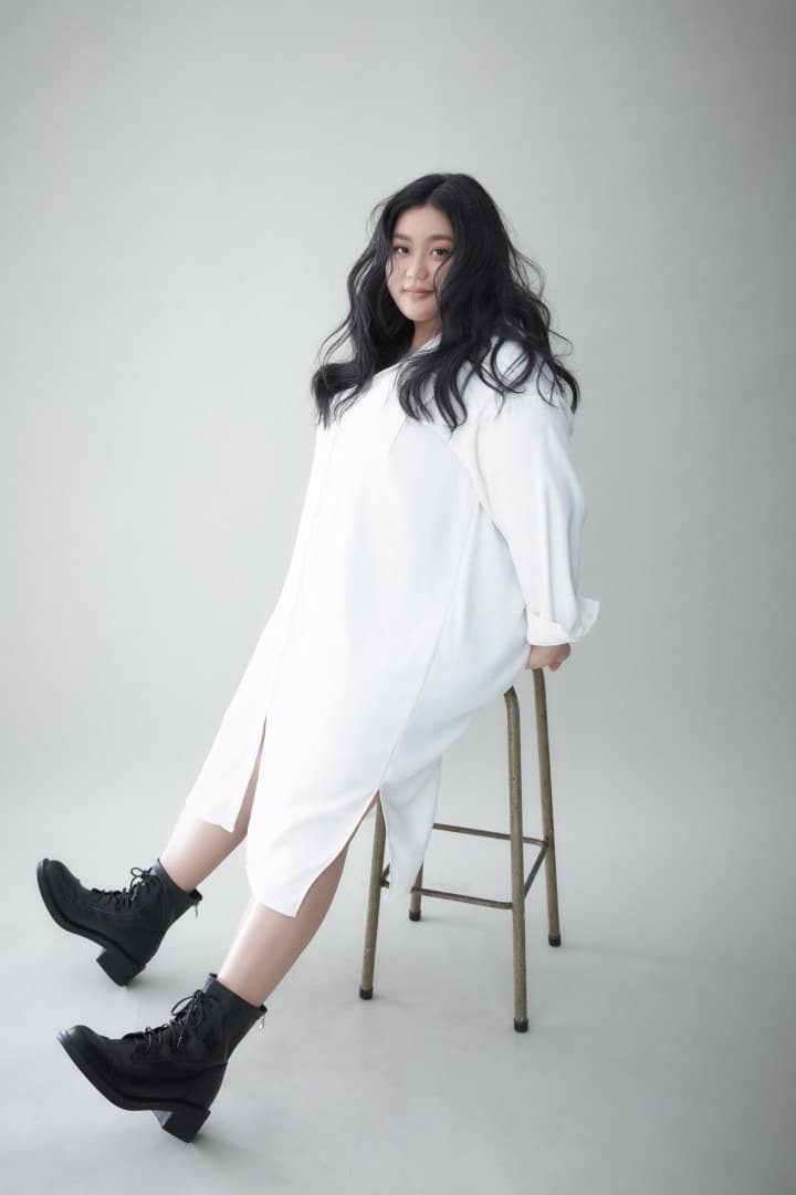 與老公都很有幽默感的蔡嘉茵,將女兒命名為取名「樊內」,希望以幽默諧音(煩捏)的小名讓小孩可以開朗面對未來。(甯聚力文創提供)