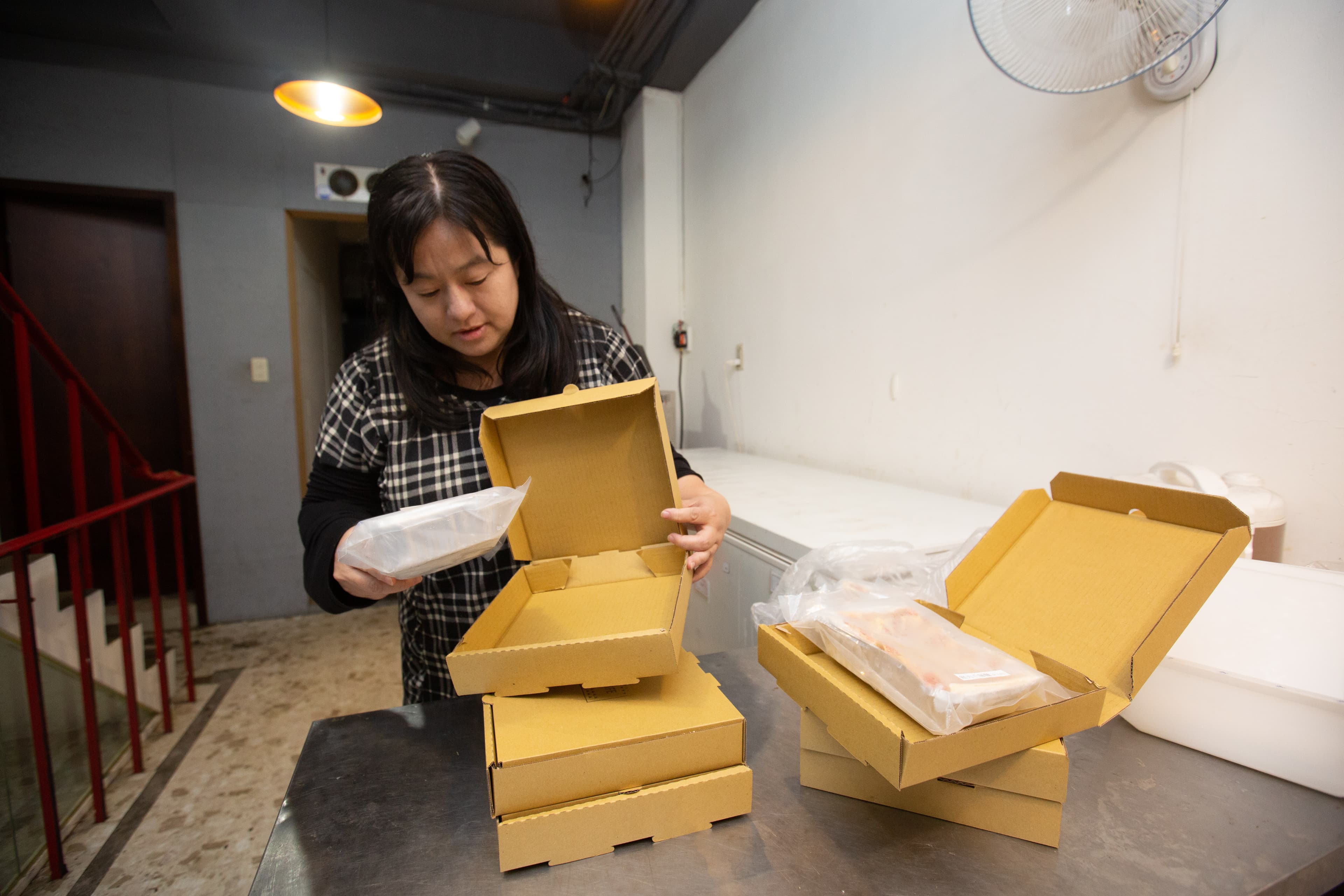 靠冷凍包挺過疫情,手工pizza曾創下一團就出400片的佳績。
