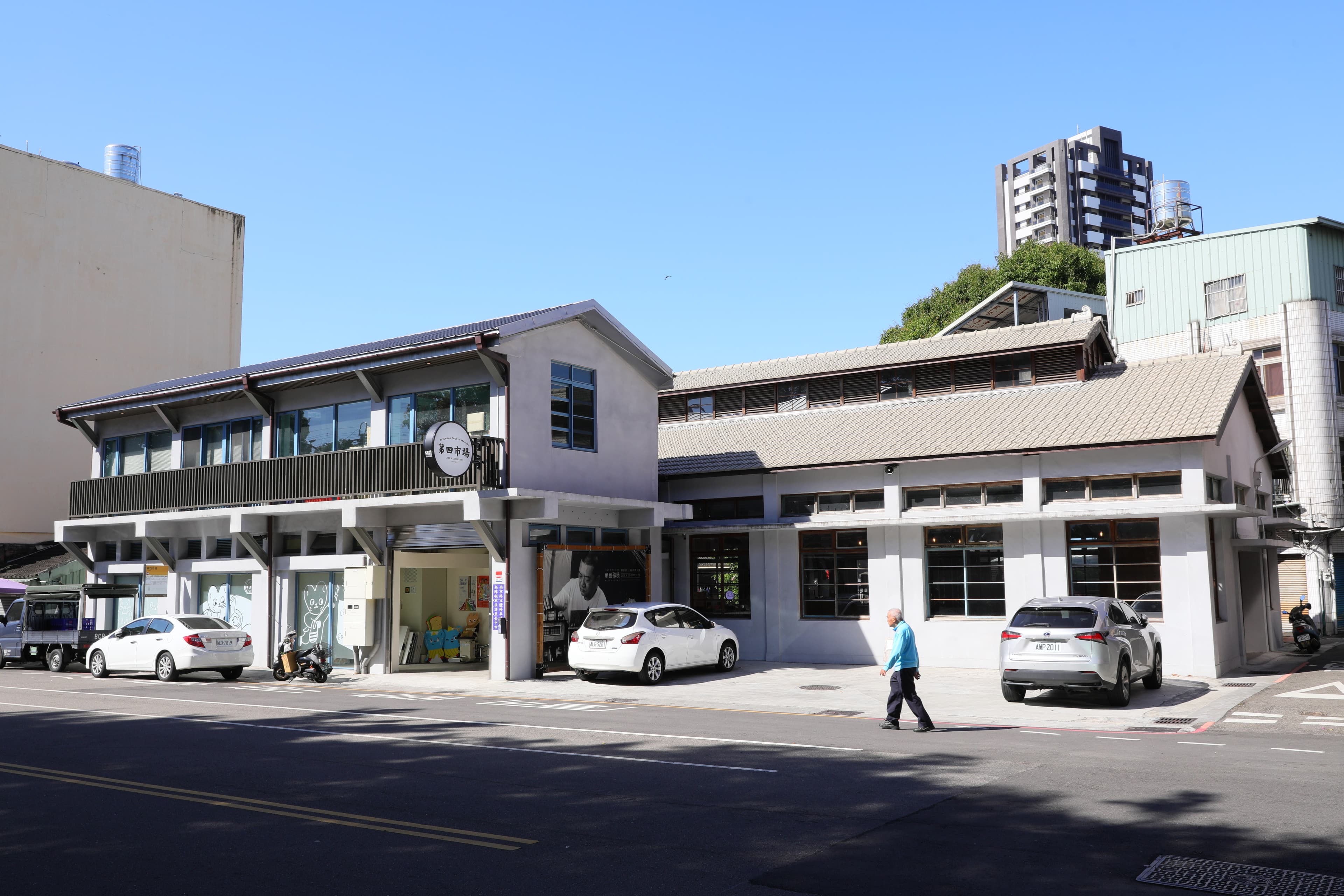 第四市場前身為日治時期的干城町市場,1962年建築改建為今日所見形貌, 因深具歷史文化價值,在2015年登錄為歷史建築。