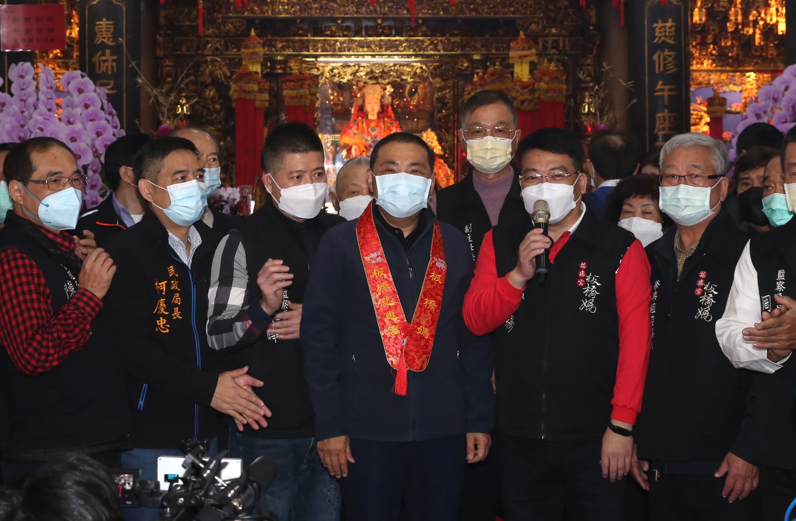 侯友宜大年初一就展開新春參拜行程。