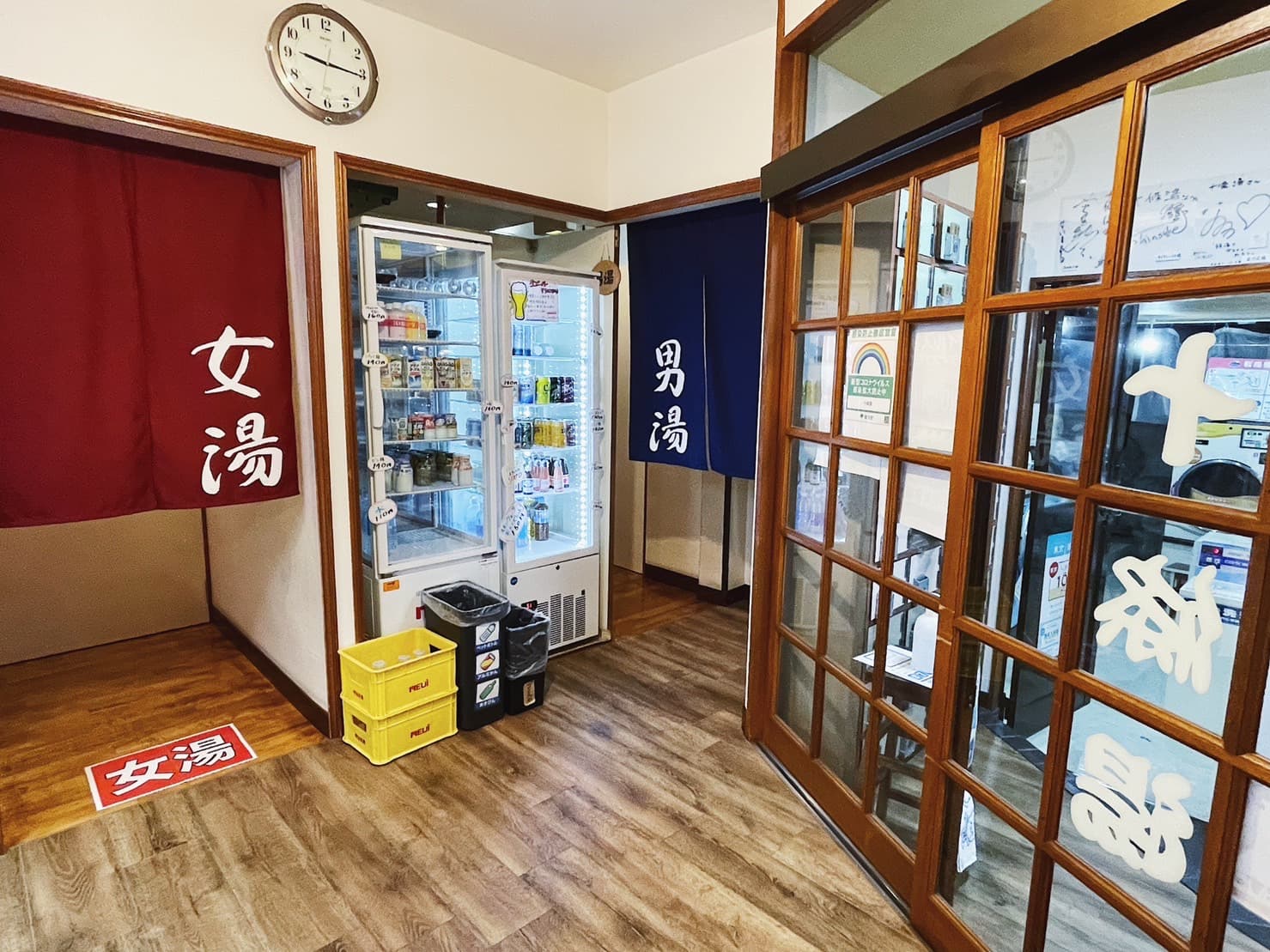 一進門的右手邊,就是男、女湯的入口處。