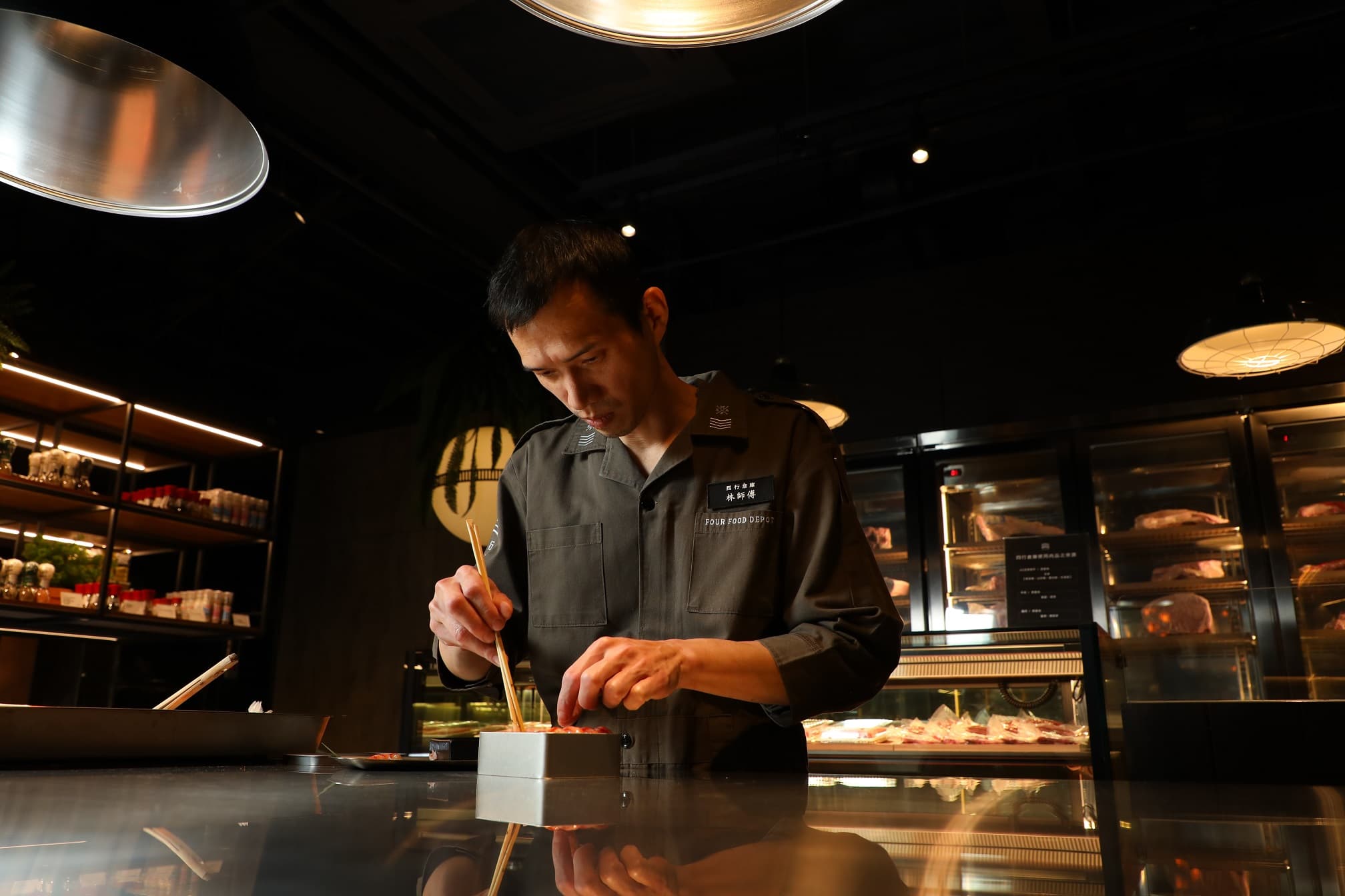 日料資歷豐富的駐店料理長林富煌,對料理品質與美感特別追求。