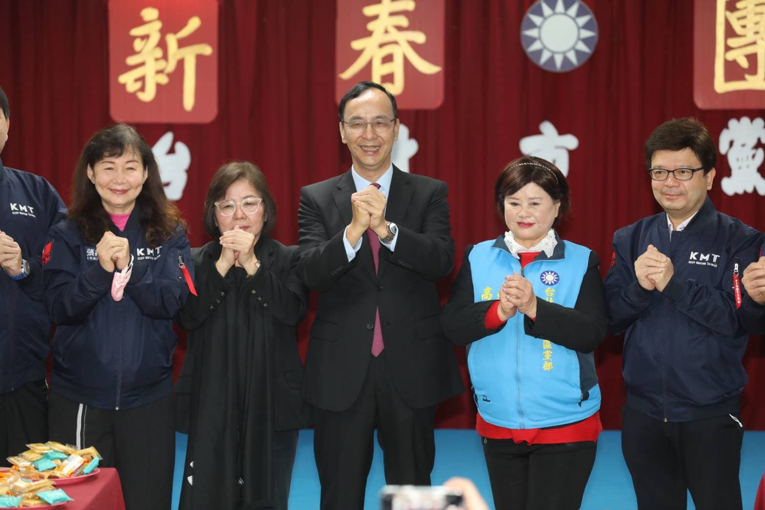 對於國民黨總統人選與立委是否採全民調,黨魁朱立倫依舊沒鬆口。