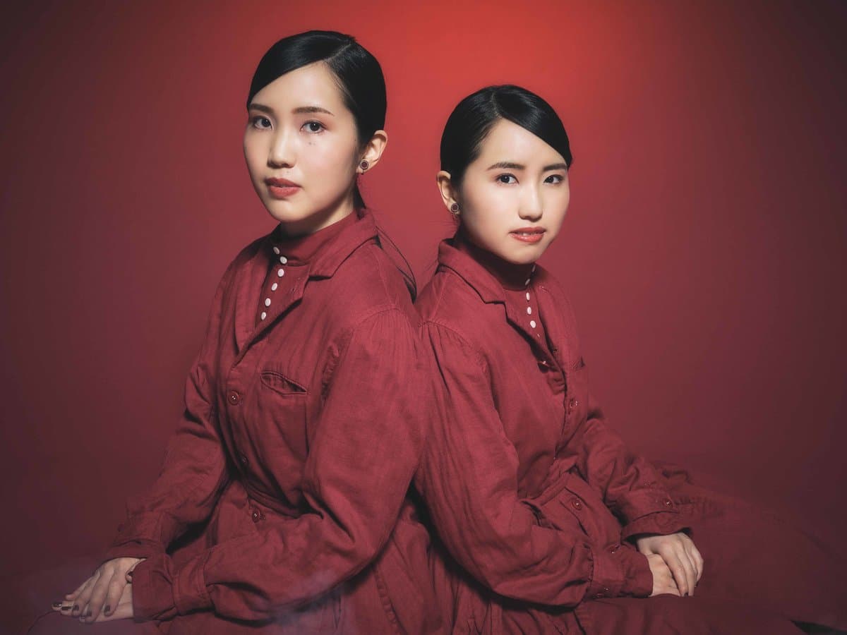 《Aliisha》主題曲日文版請到日本的鋼琴聯彈美聲雙人組合Kitri獻聲,兩人也是親姊妹。(翻攝自嘖嘖)