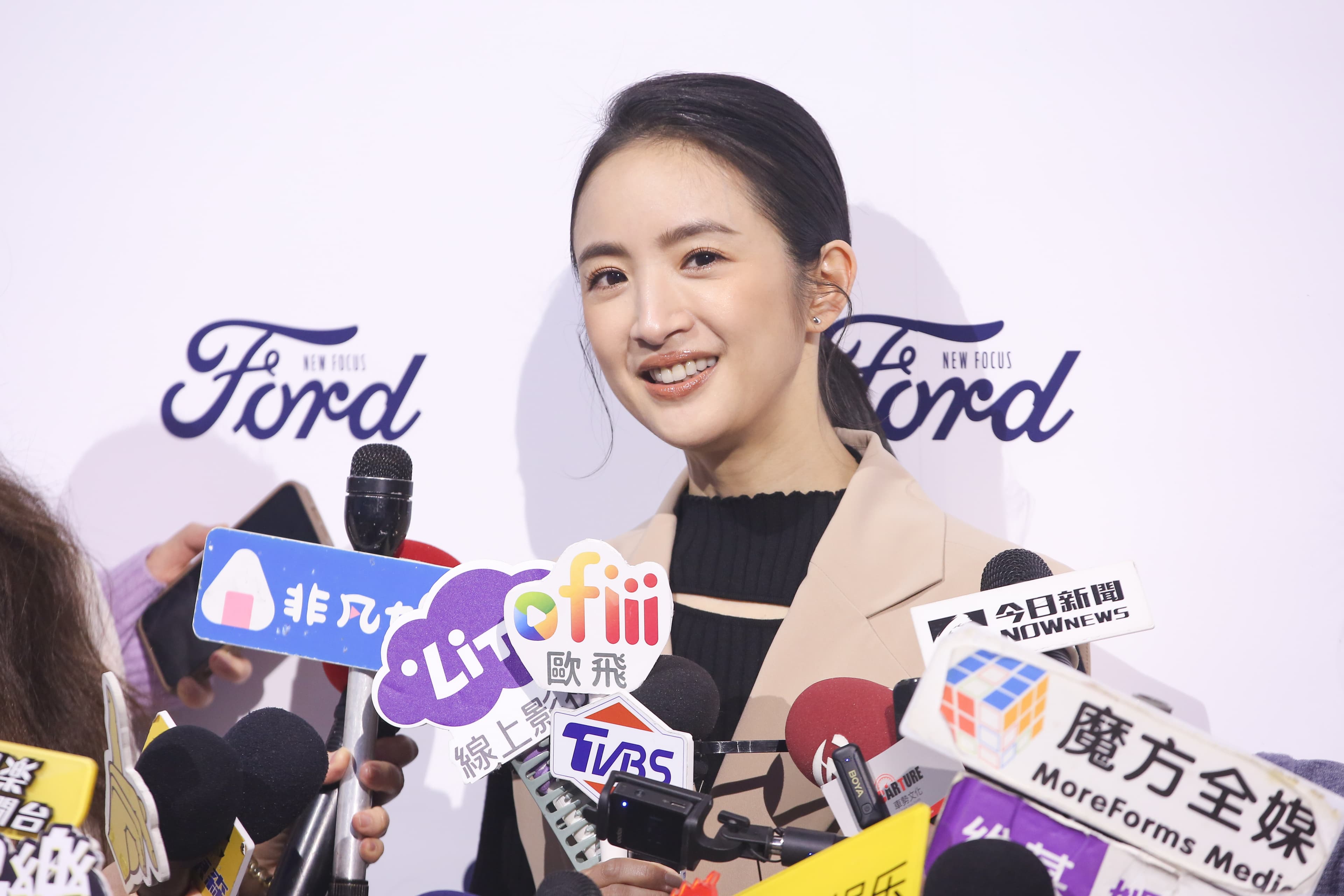 代言廣告裡林依晨走遍全台,對於新竹曬柿餅的印象特別深刻。