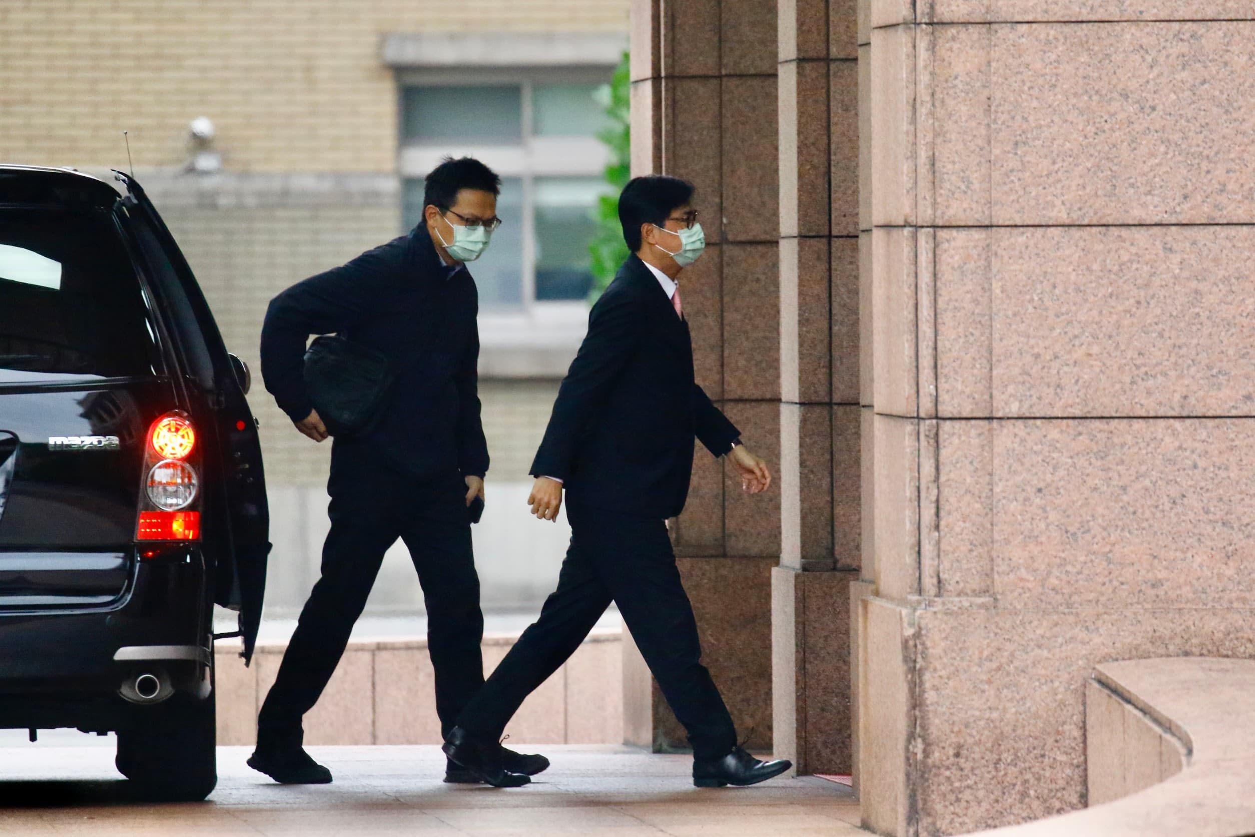 高雄市長陳其邁抵達行政院。