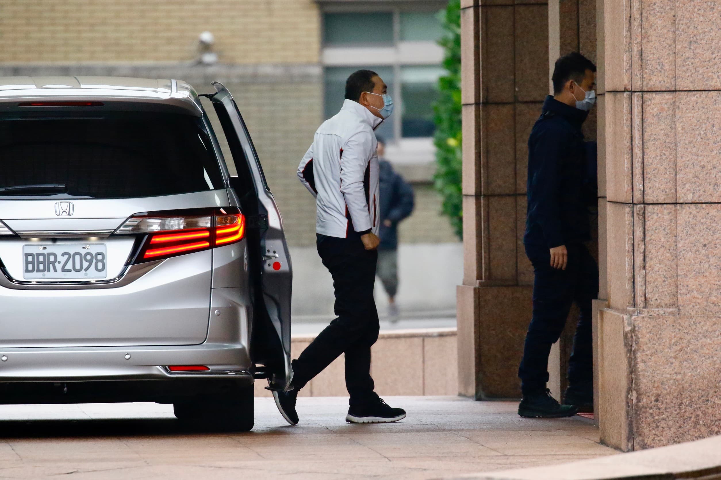 新北市長侯友宜抵達行政院。