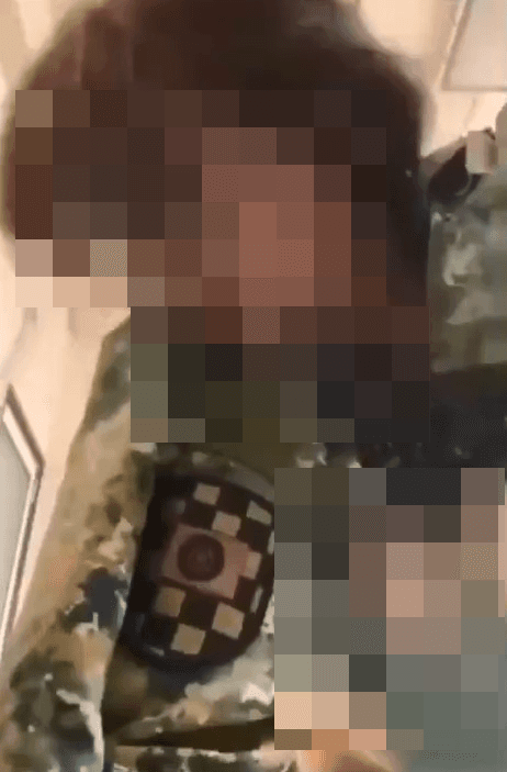 陸軍第八軍團一對情侶軍官2年前在營內的性愛影片近日外流,影片一度露出臂章引發討論。(翻攝自記者爆料網)