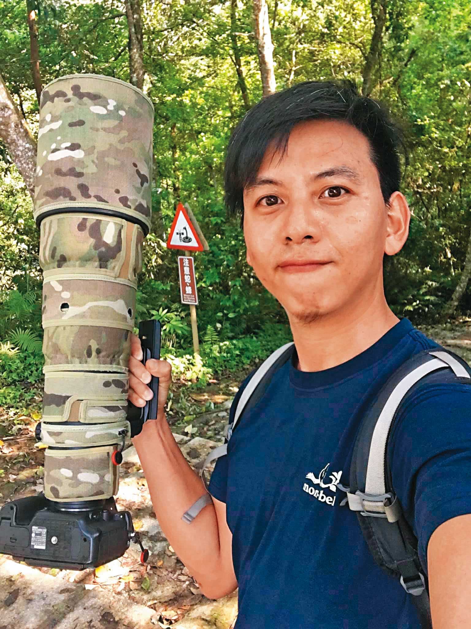 生態攝影師白欽源(圖)聽出大冠鷲叫聲不同,小心埋伏後,才拍到這張難得的交配畫面。(白欽源提供)