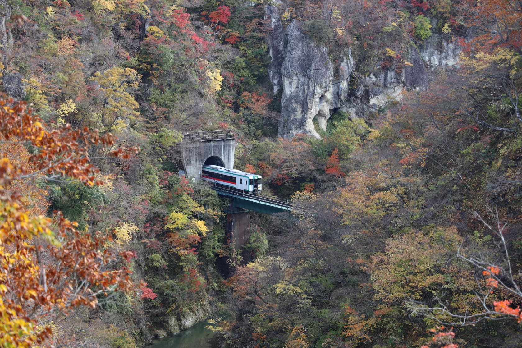 宮城縣「鳴子峽」亦是東北著名景點。(星宇航空提供)