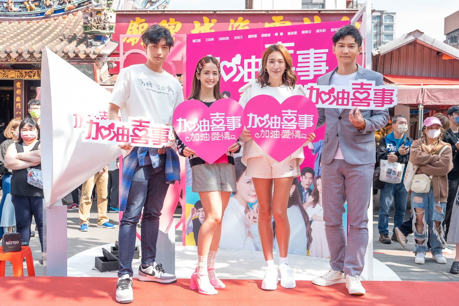 劉育仁(左起) 、臧芮軒、楊晴、鄒承恩出席情人節活動。(TVBS提供)