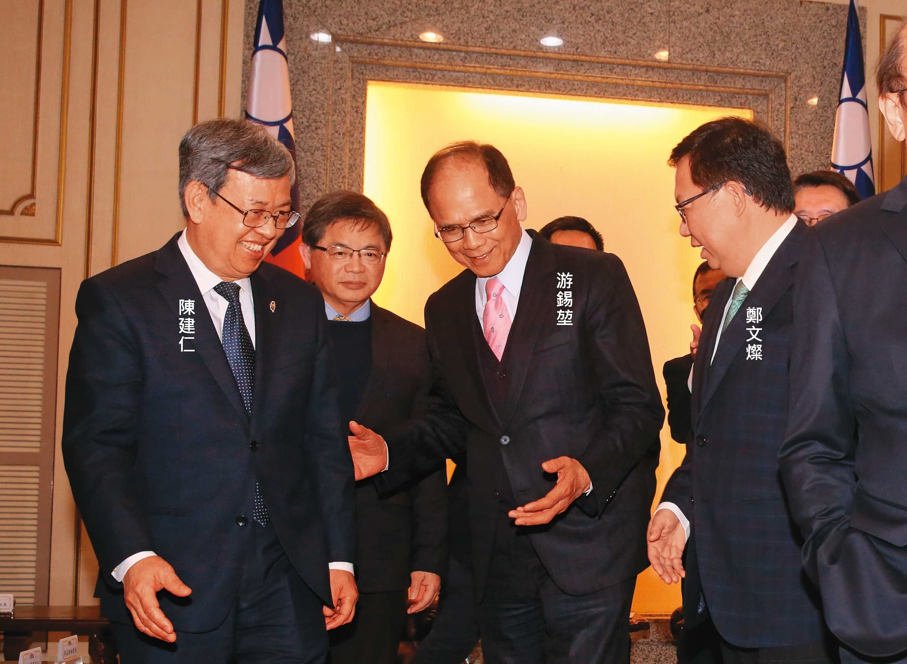 立法院17日開議後,執政團隊馬上將面臨「全民共享特別條例」草案的審查挑戰。圖為陳建仁、鄭文燦上任後拜會立院畫面。