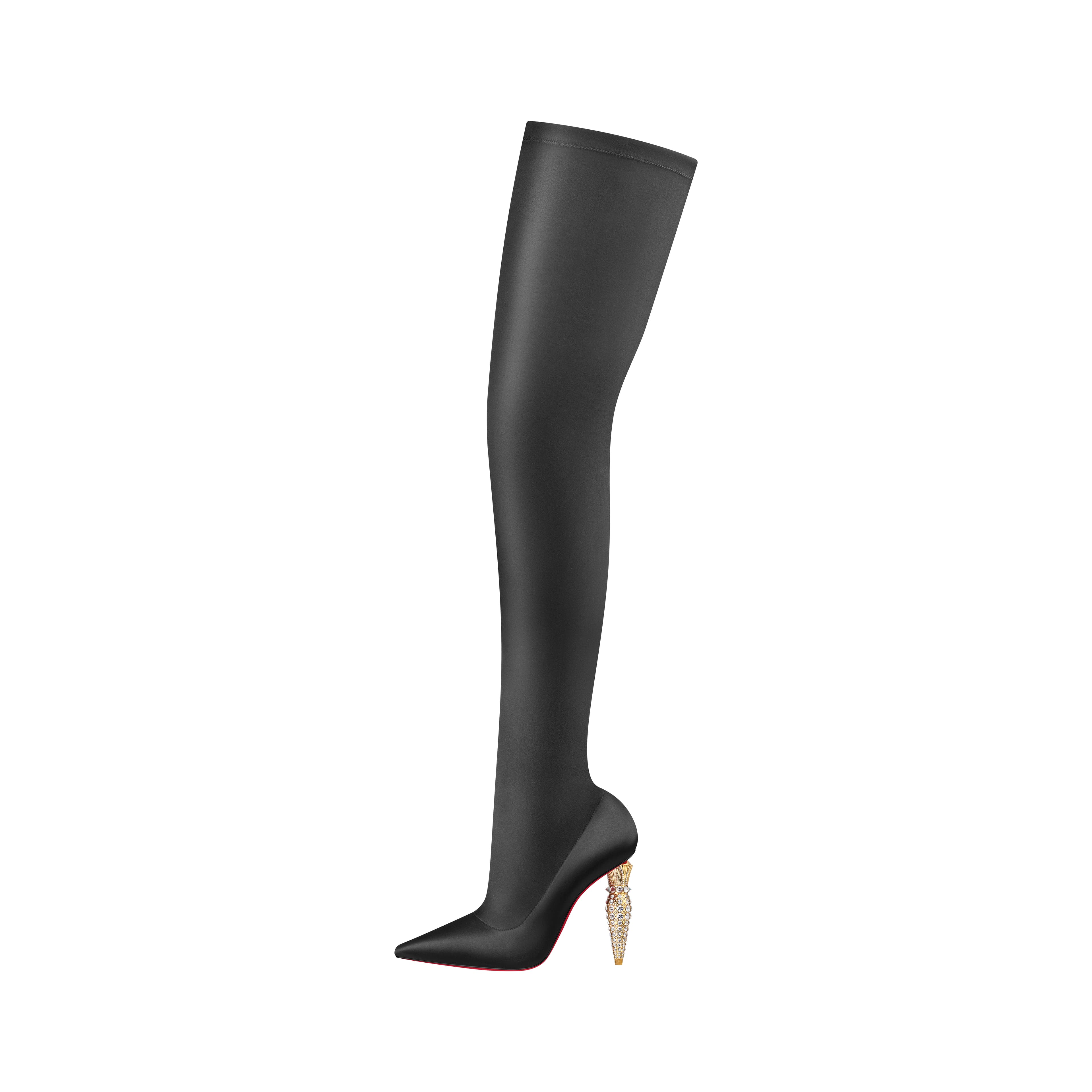 Lipstrass Botta Alta黑色緞面過膝尖頭長靴，NT$128,000。（Christian Louboutin提供）