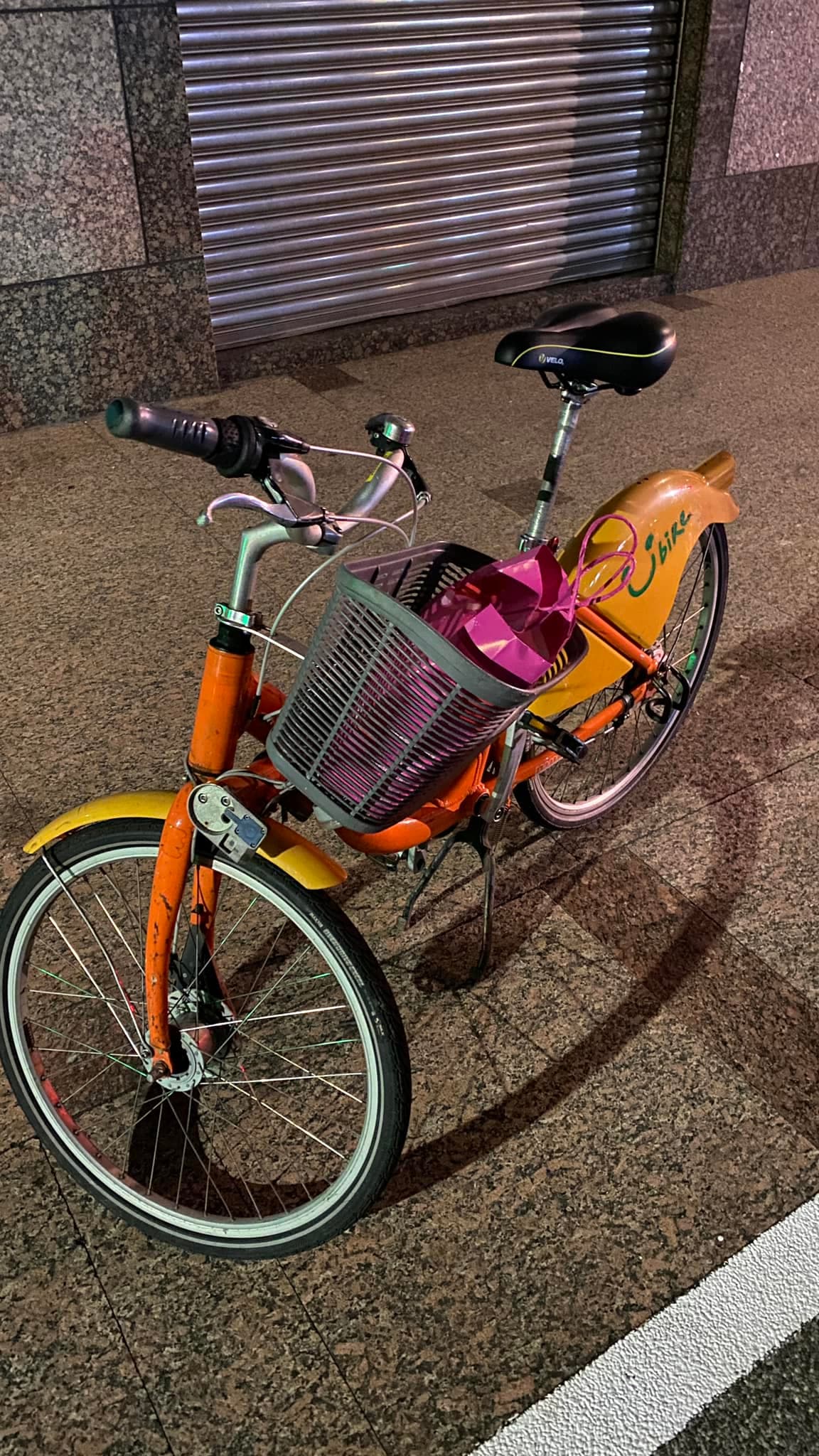 一名網友抱怨YouBike1.0在台北無法還車。（翻攝自爆怨公社臉書）