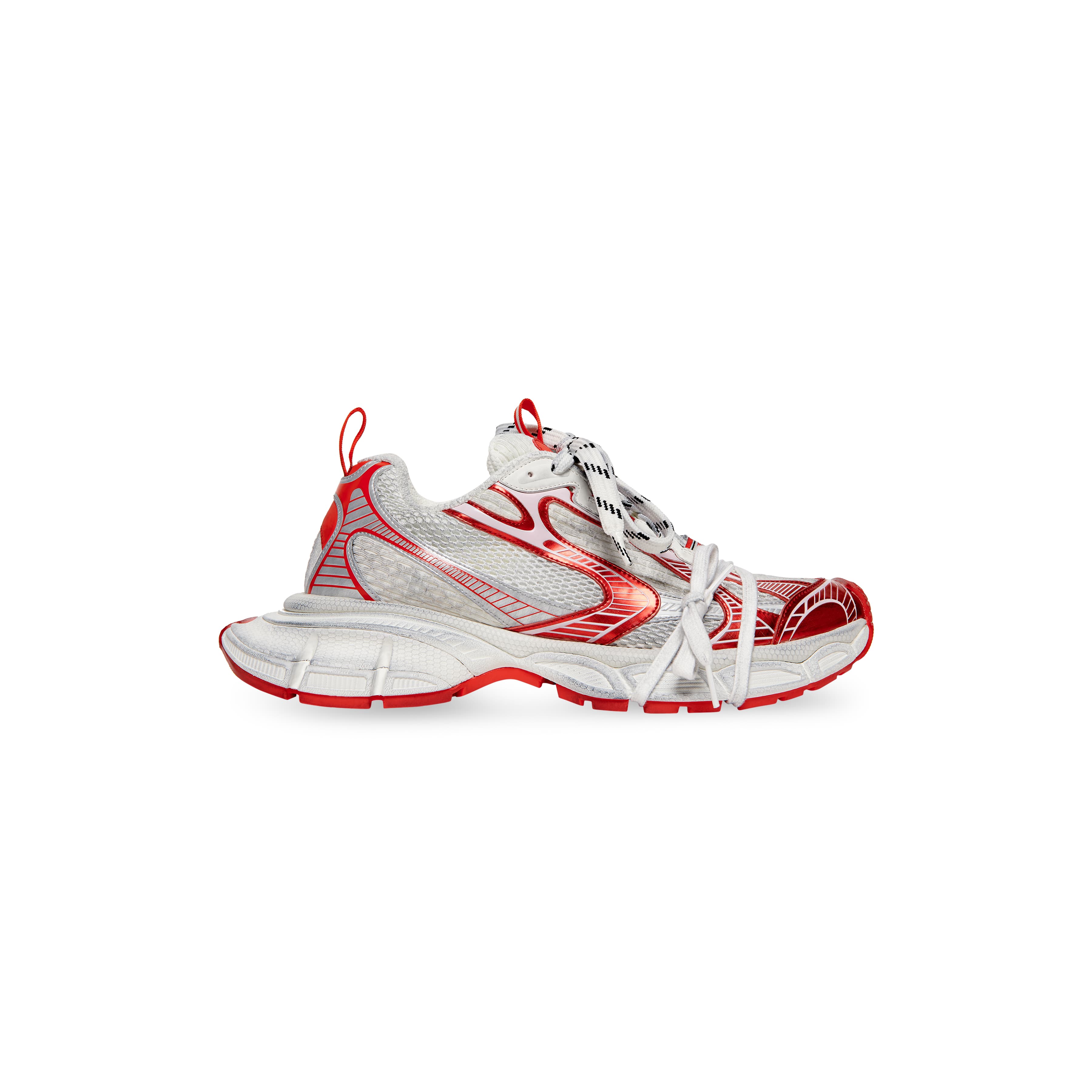 紅色3XL運動鞋。NT$34,650(BALENCIAGA提供)