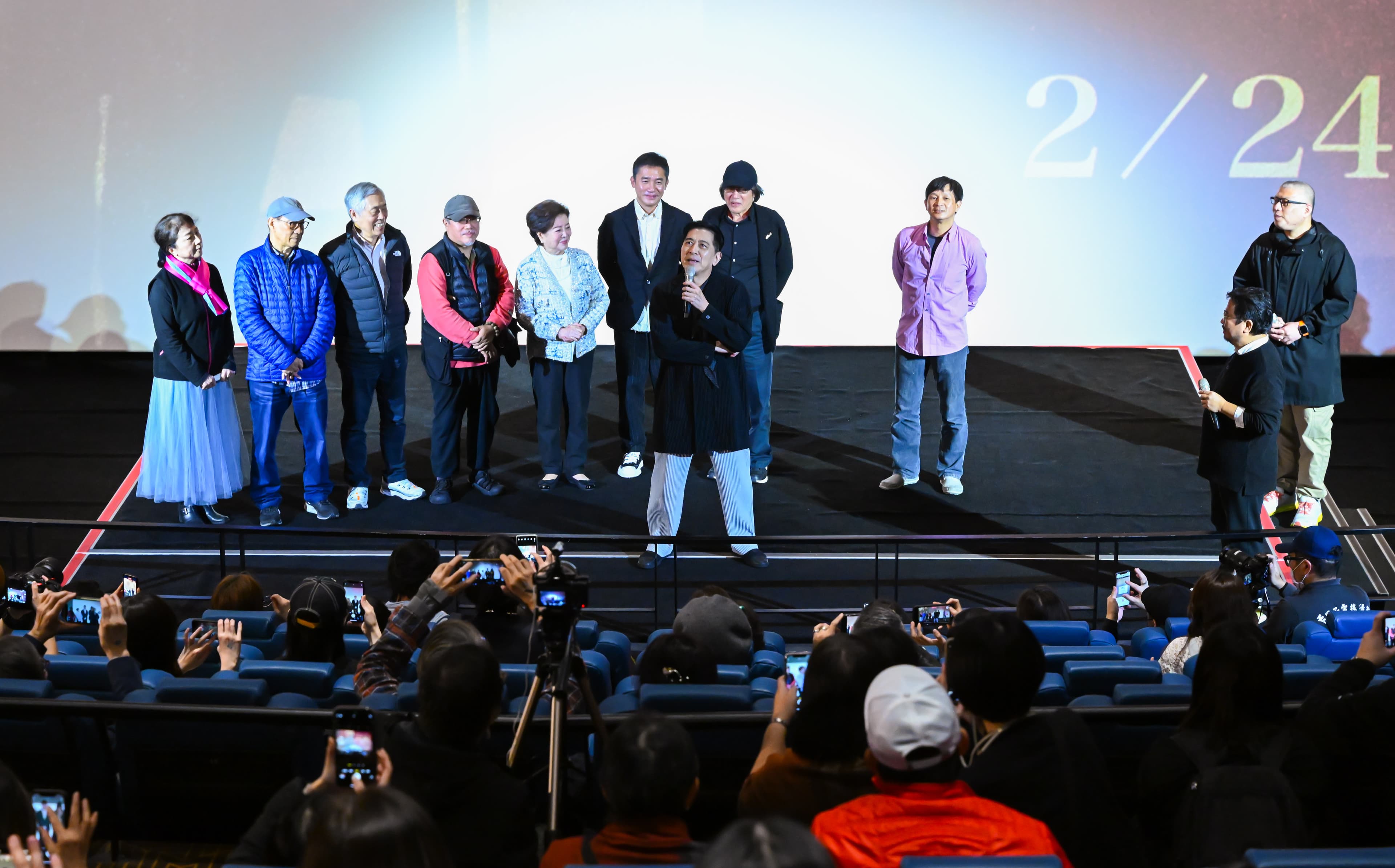 高捷、梁朝偉、陳淑芳及幕後主創群在首映會上分享拍攝《悲情城市》的趣事,對能拍此片深感驕傲。(牽猴子提供)