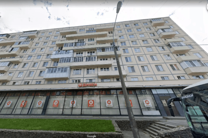 楊基娜墜樓地點。(翻自《紐約郵報》)