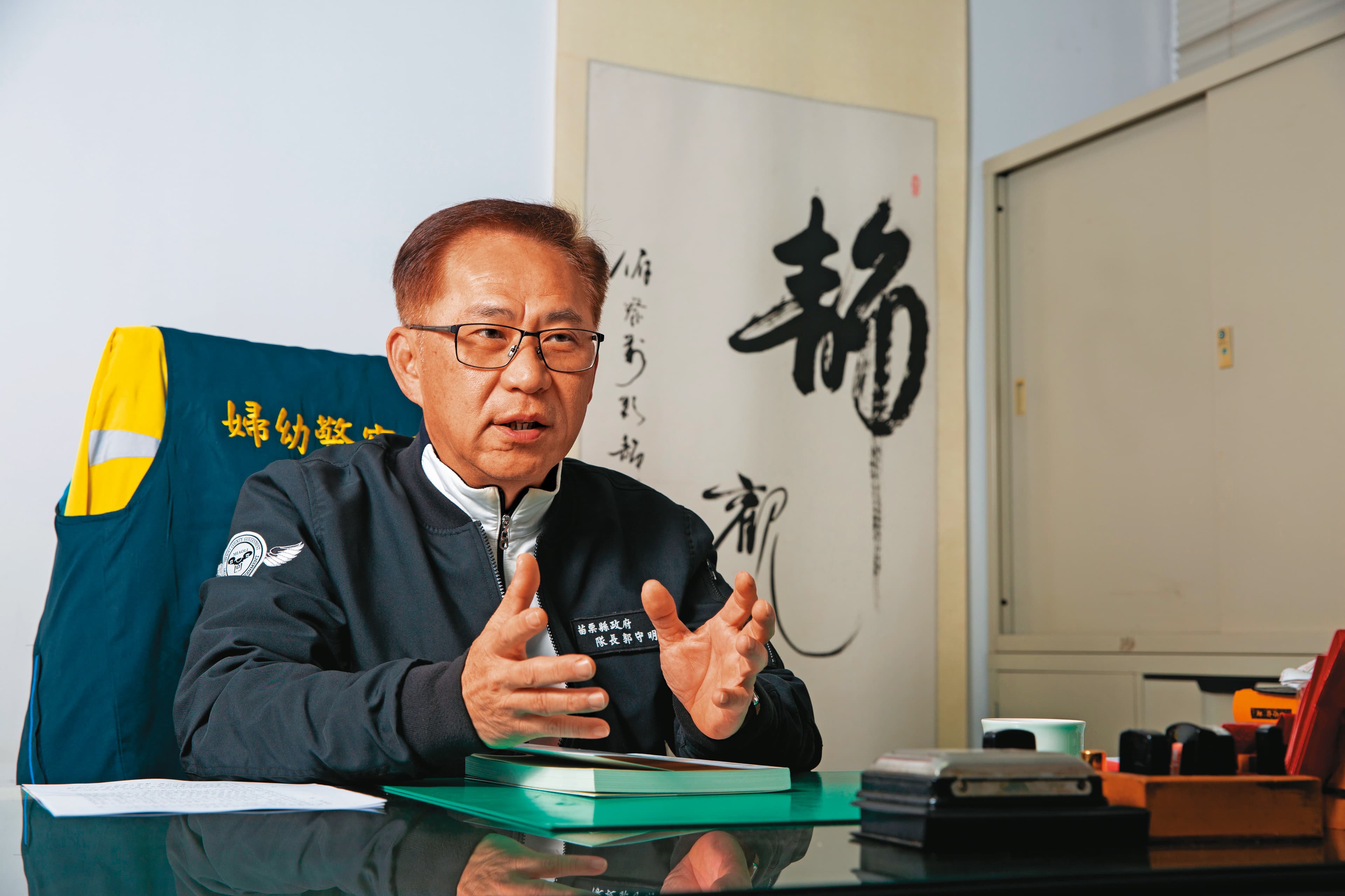 當年的鑑識課長郭守明(圖)從歹徒留下的足印,判斷他侵入的路線。