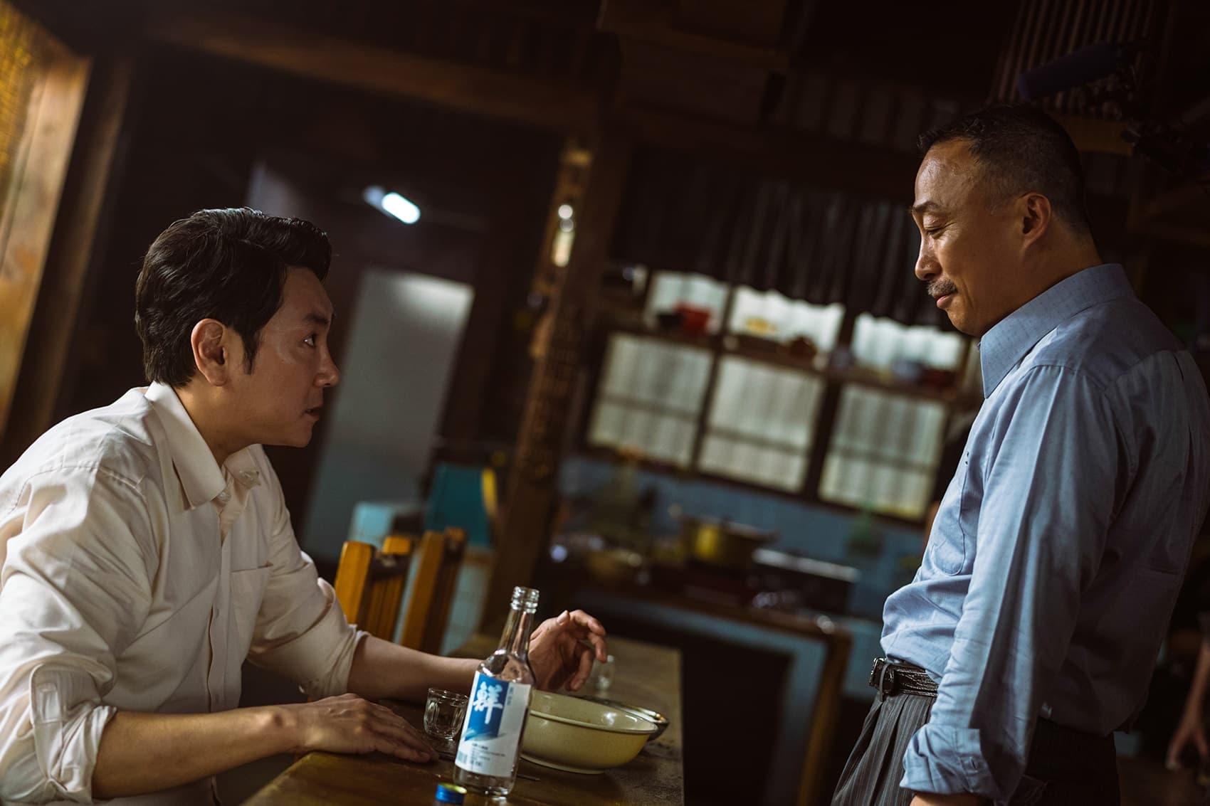 李星民（右）坦承與趙震雄共演會有心動的感覺。（車庫娛樂提供）