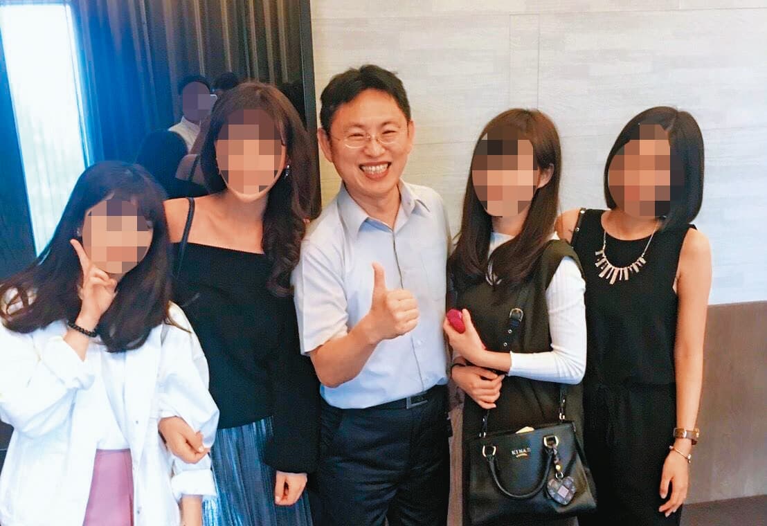 王文哲醫師(圖)有小三及小四遭妻蕭嘉蓉提告2案,各被判賠100萬元。(翻攝玉笙聯合診所臉書)