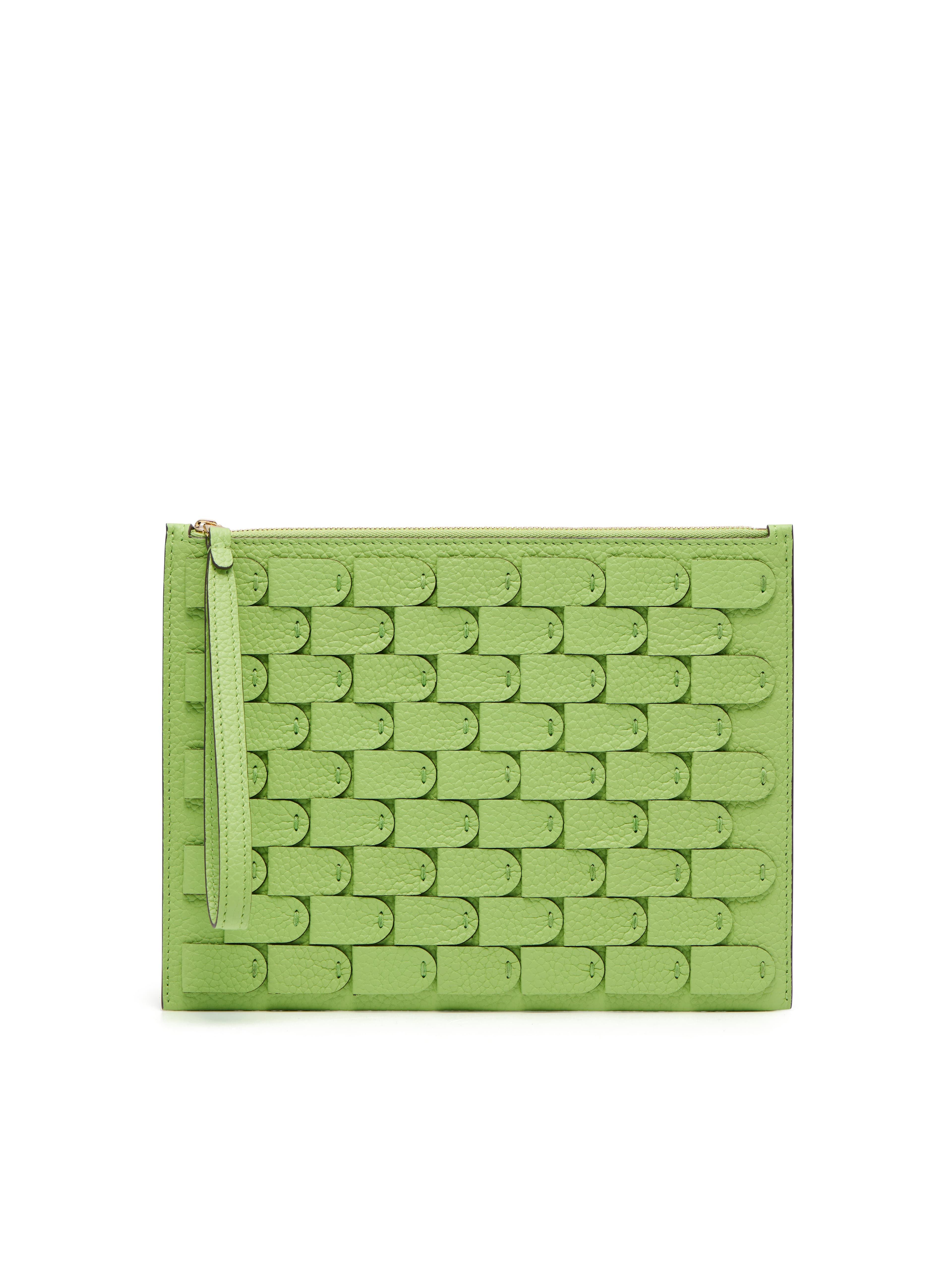 蘆薈綠Pin D Pouch PM Arsenal XL Taurillon Soft,NT$58,200。〈美之心提供〉