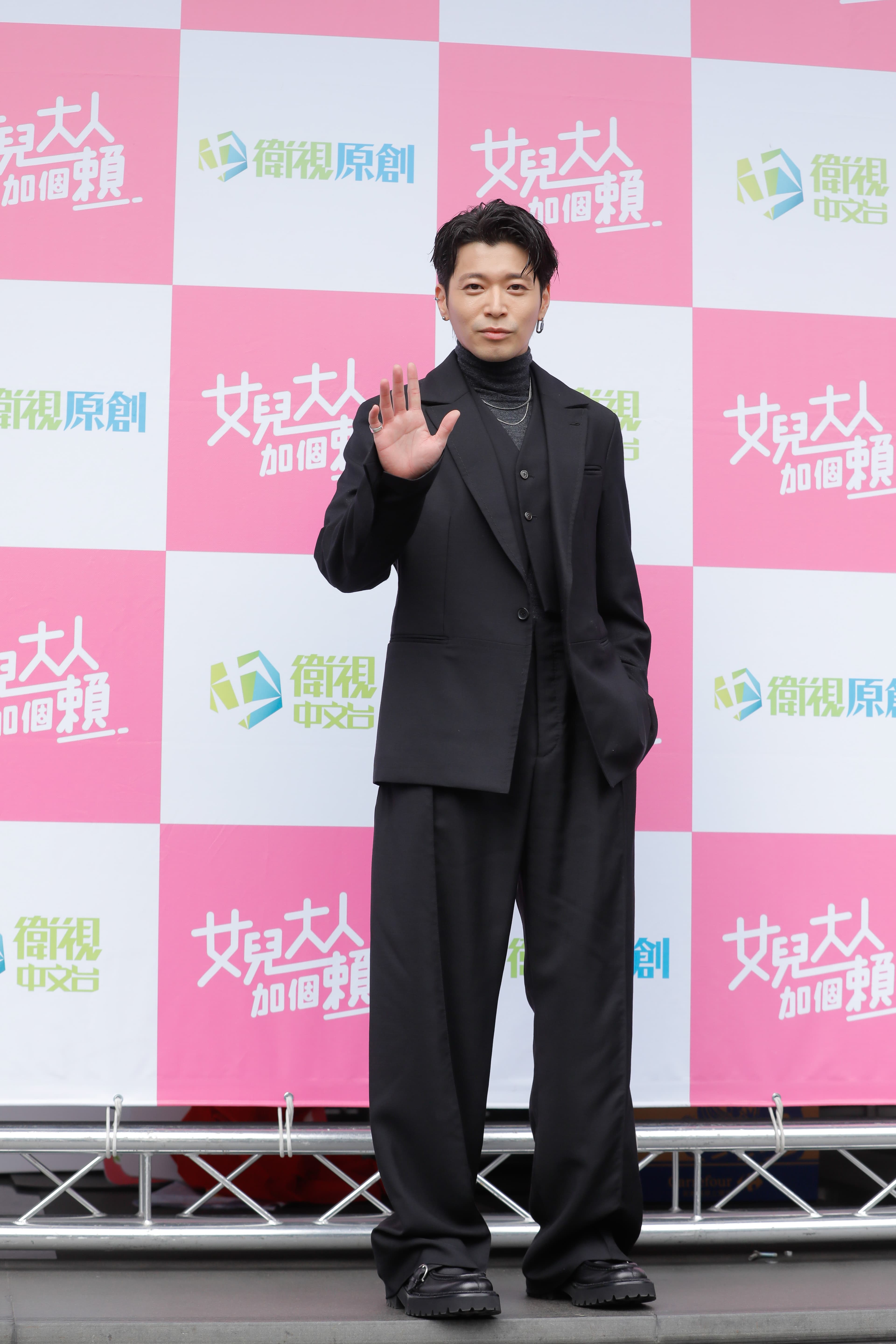 侯彥西在《女兒大人加個賴》中飾演有強迫症珠寶鑑定師。